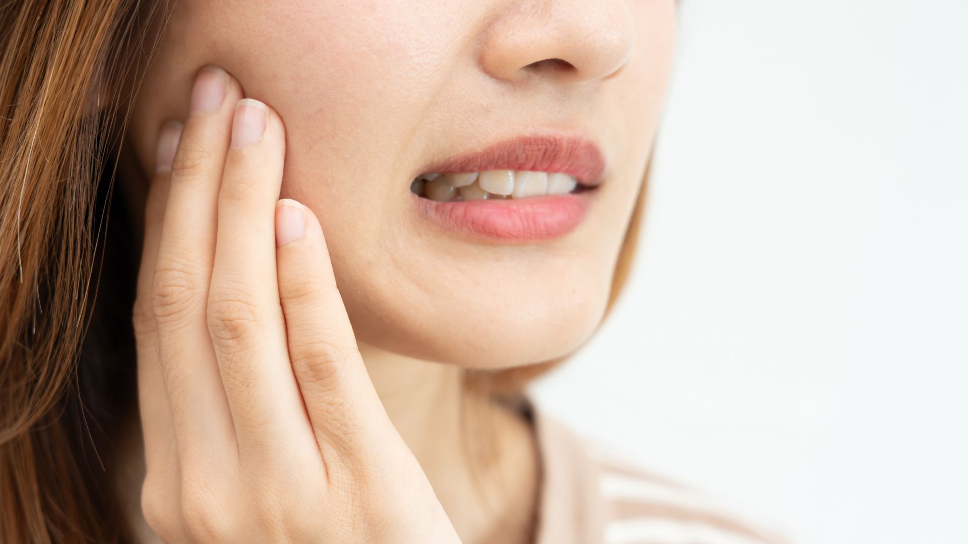 Viêm nha chu mạn tính là nguyên nhân phổ biến nhất gây hở chân răng