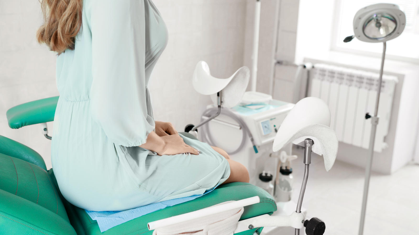 Tiền sử phẫu thuật, nạo phá thai là những nguyên nhân thường gặp khiến cổ tử cung suy yếu