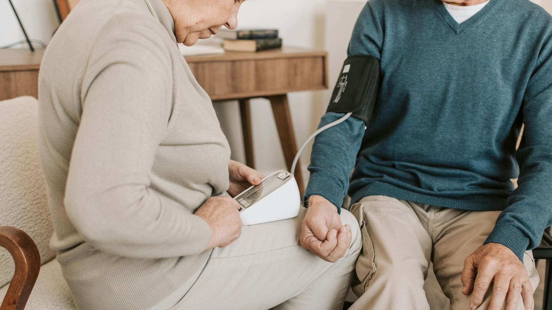 Người bệnh cần theo dõi huyết áp thường xuyên