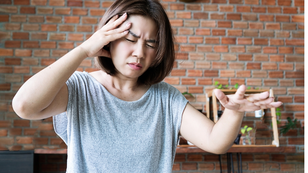 Chóng mặt, tê đầu chi và mất thăng bằng là dấu hiệu sớm cần chú ý