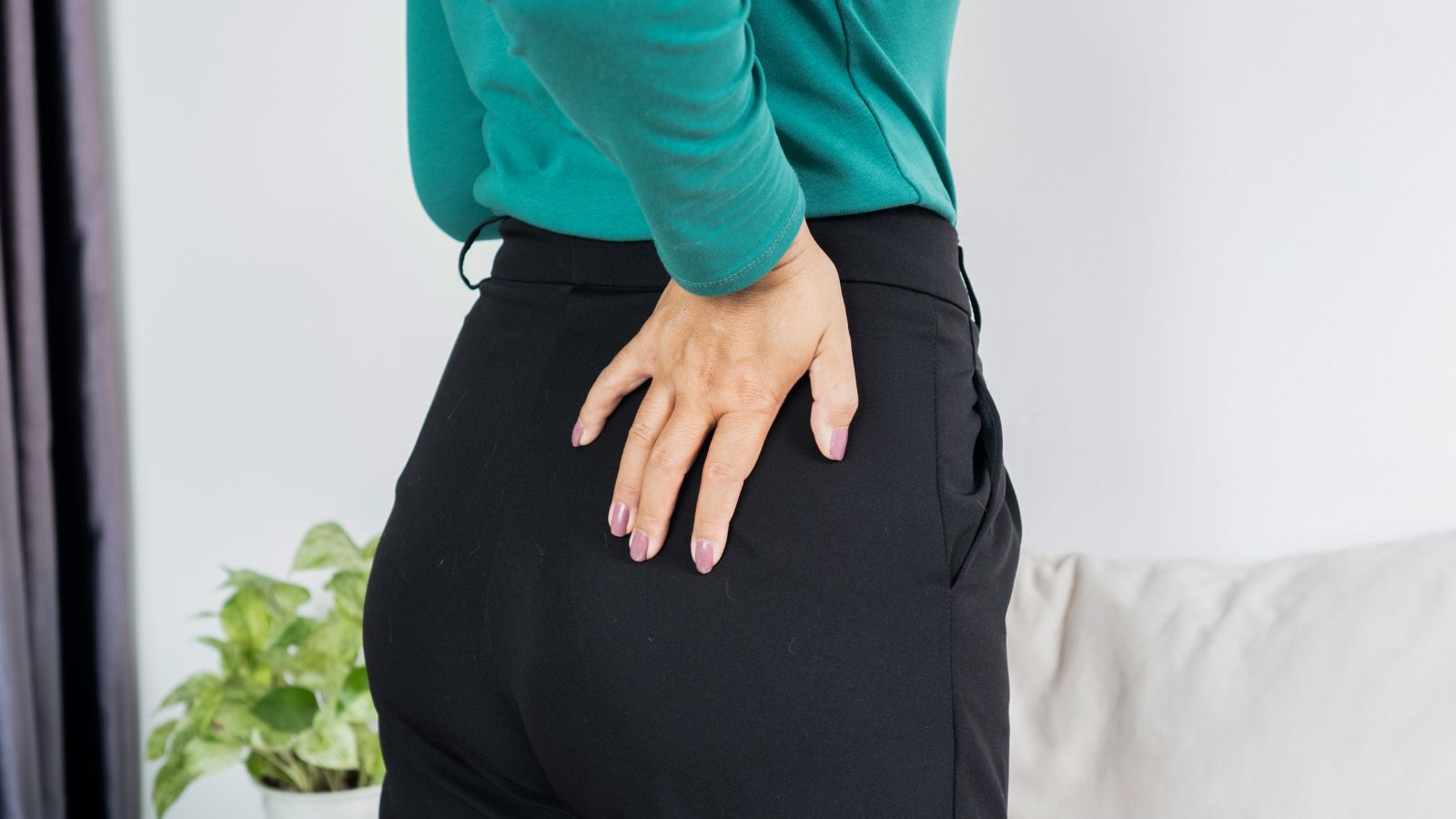 Nguyên nhân chính của hoại tử khớp háng là sự gián đoạn lưu lượng máu đến chỏm xương đùi.