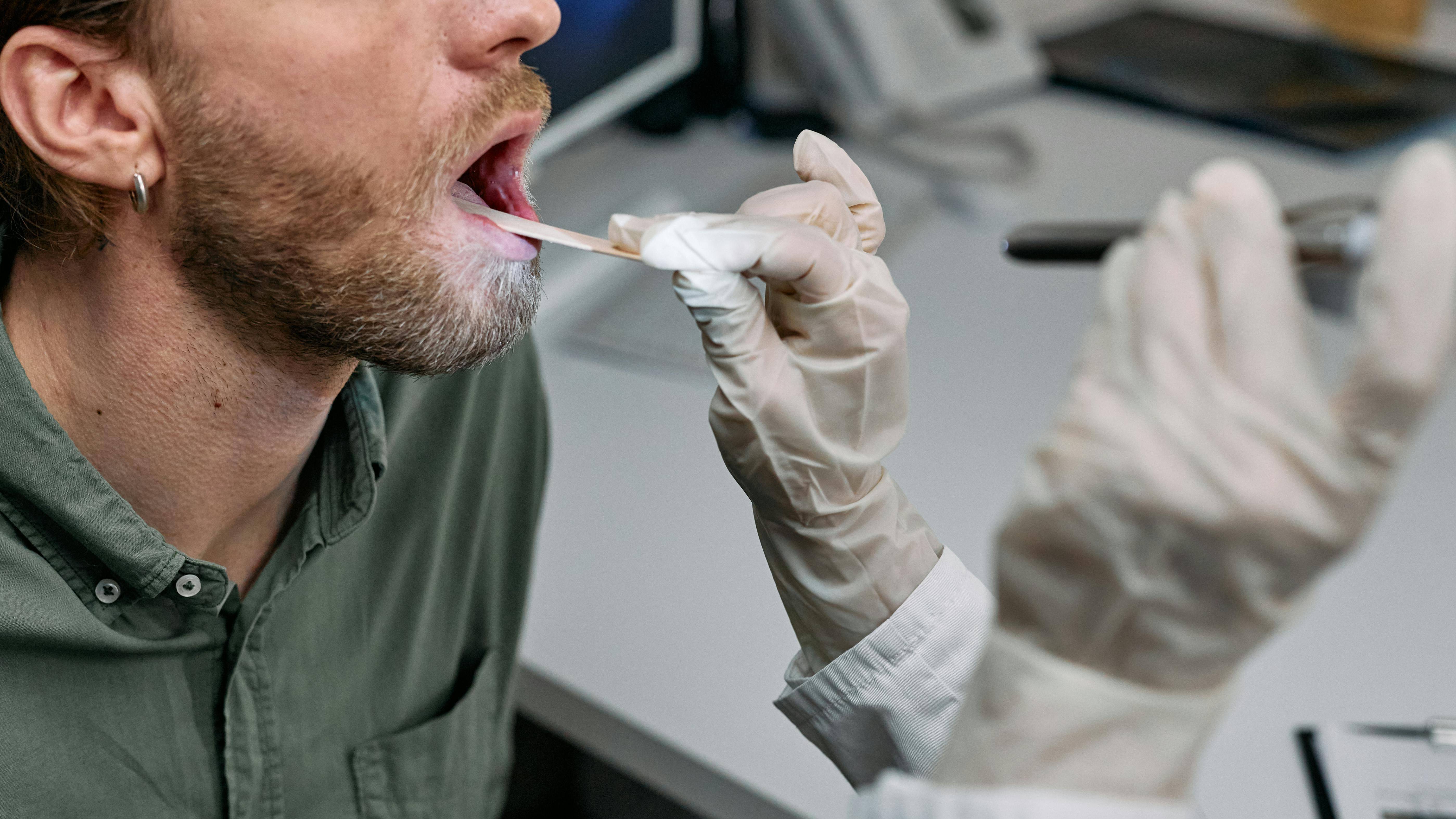 Người mắc xương nên đi khám ngay nếu không thể xác định vị trí đau, có cảm giác xương lớn