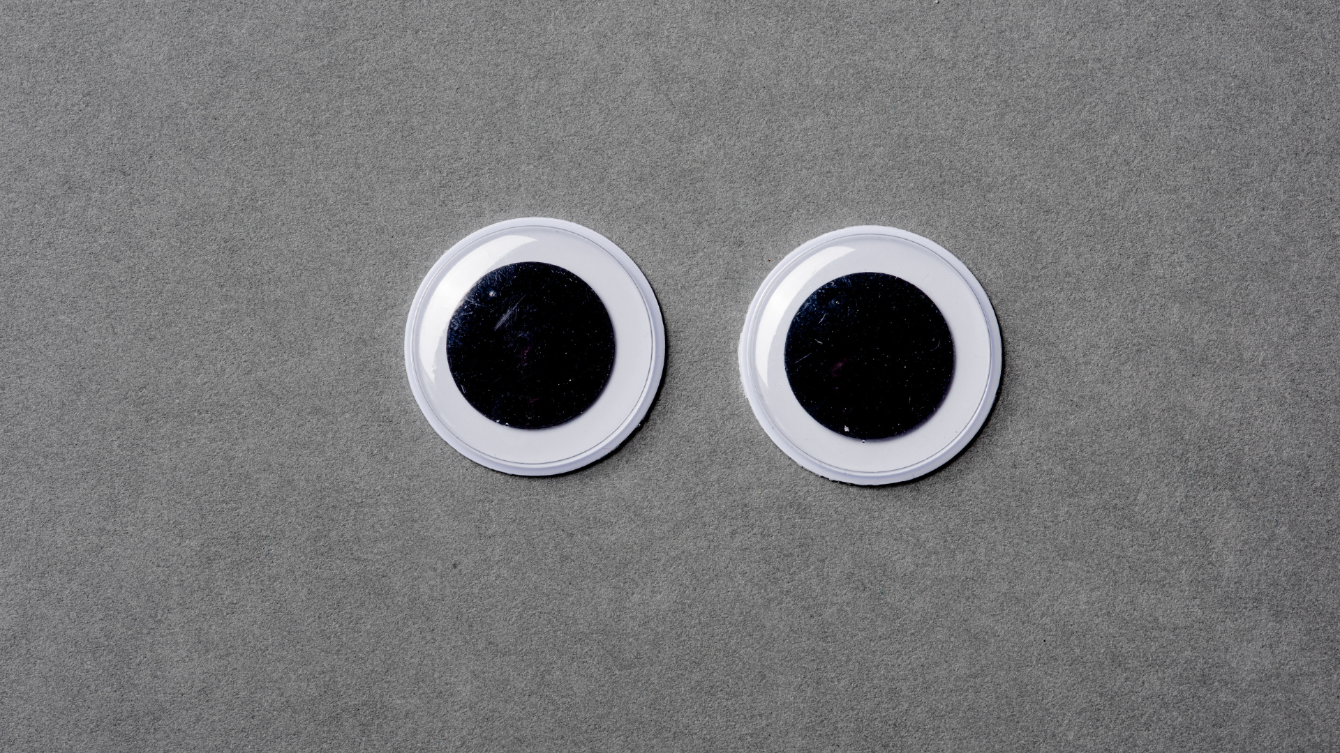 Hội chứng Parinaud là rối loạn vận nhãn do tổn thương não giữa