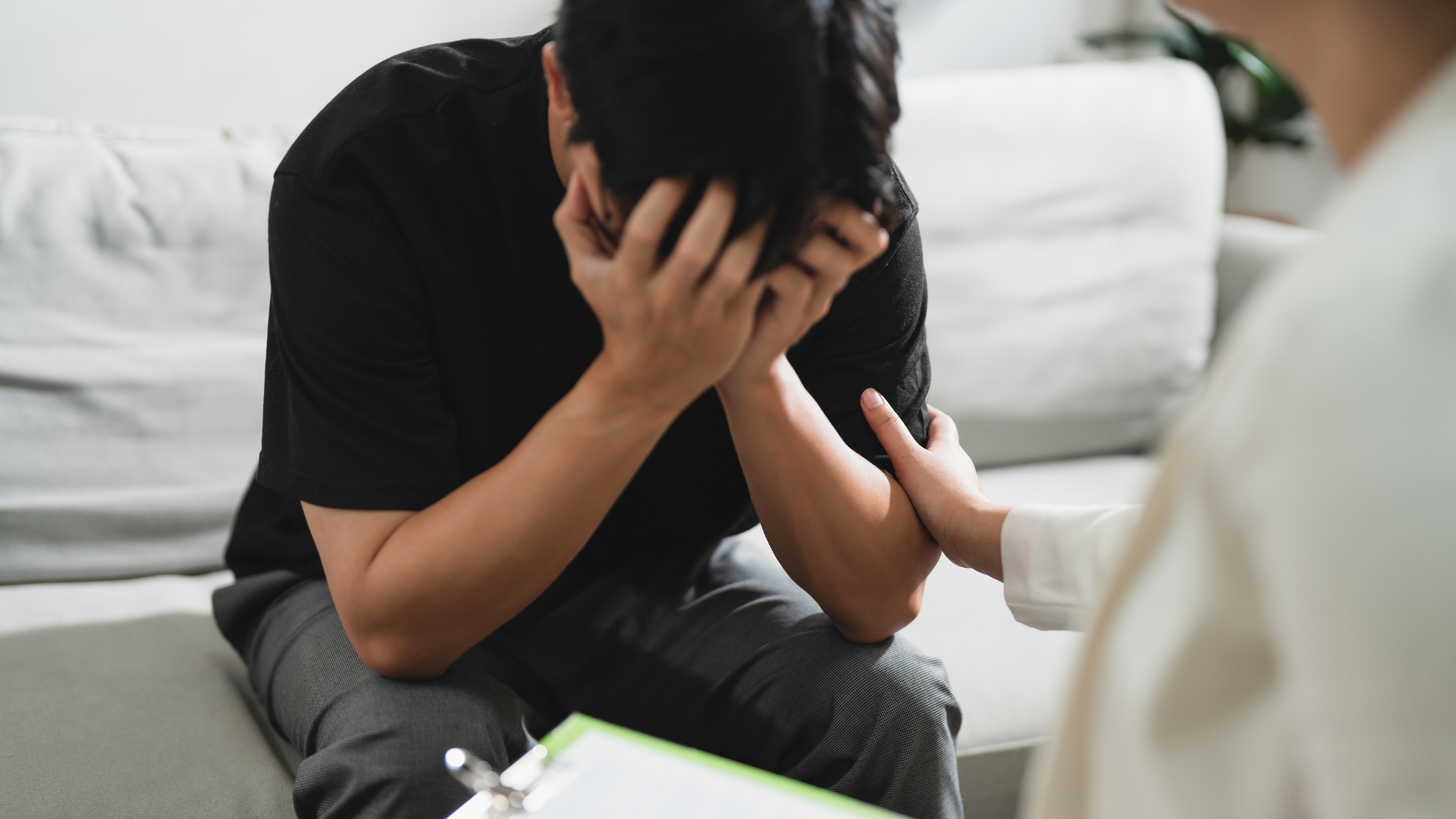 Hội chứng PTSD phát triển sau khi một người trải qua hoặc chứng kiến một sự kiện gây sang chấn nghiêm trọng