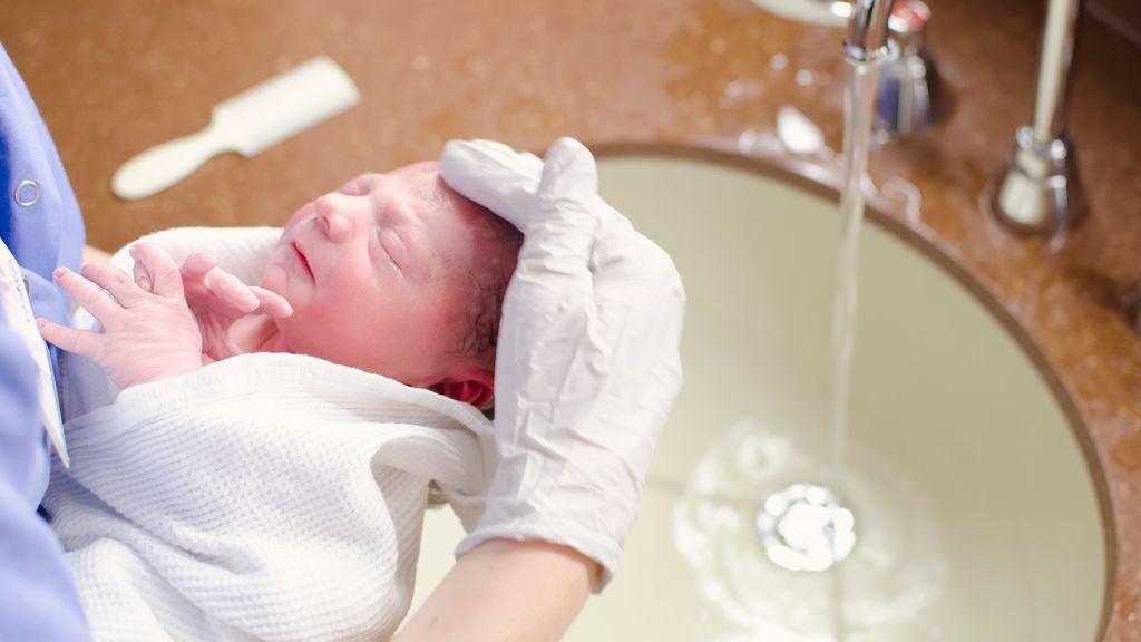 Cách rửa mũi cho trẻ sơ sinh an toàn, không gây khó chịu 2