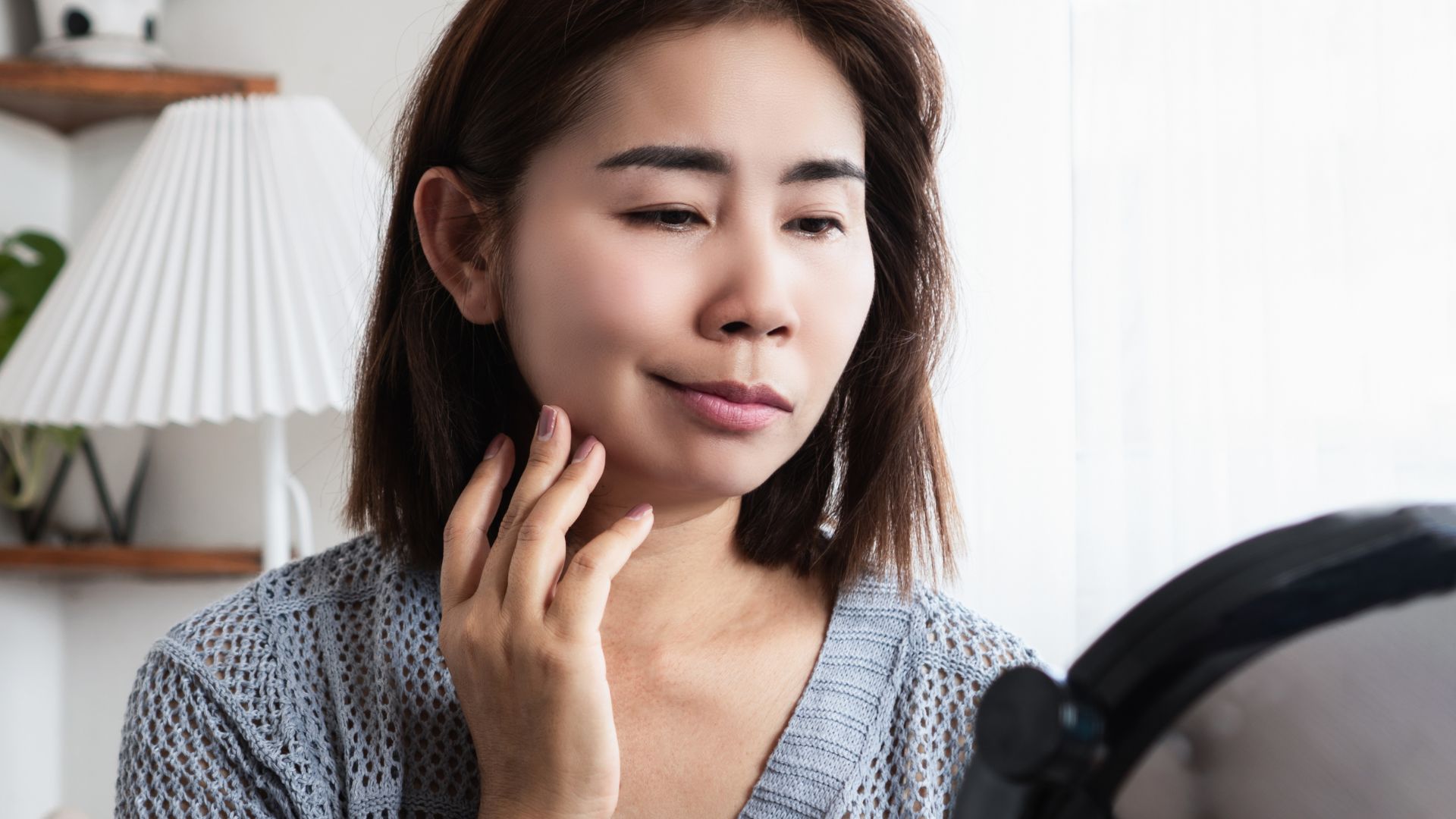 Kiên trì thực hiện bài tập liệt dây thần kinh số 7 sẽ hỗ trợ phục hồi tự nhiên và giảm méo mặt