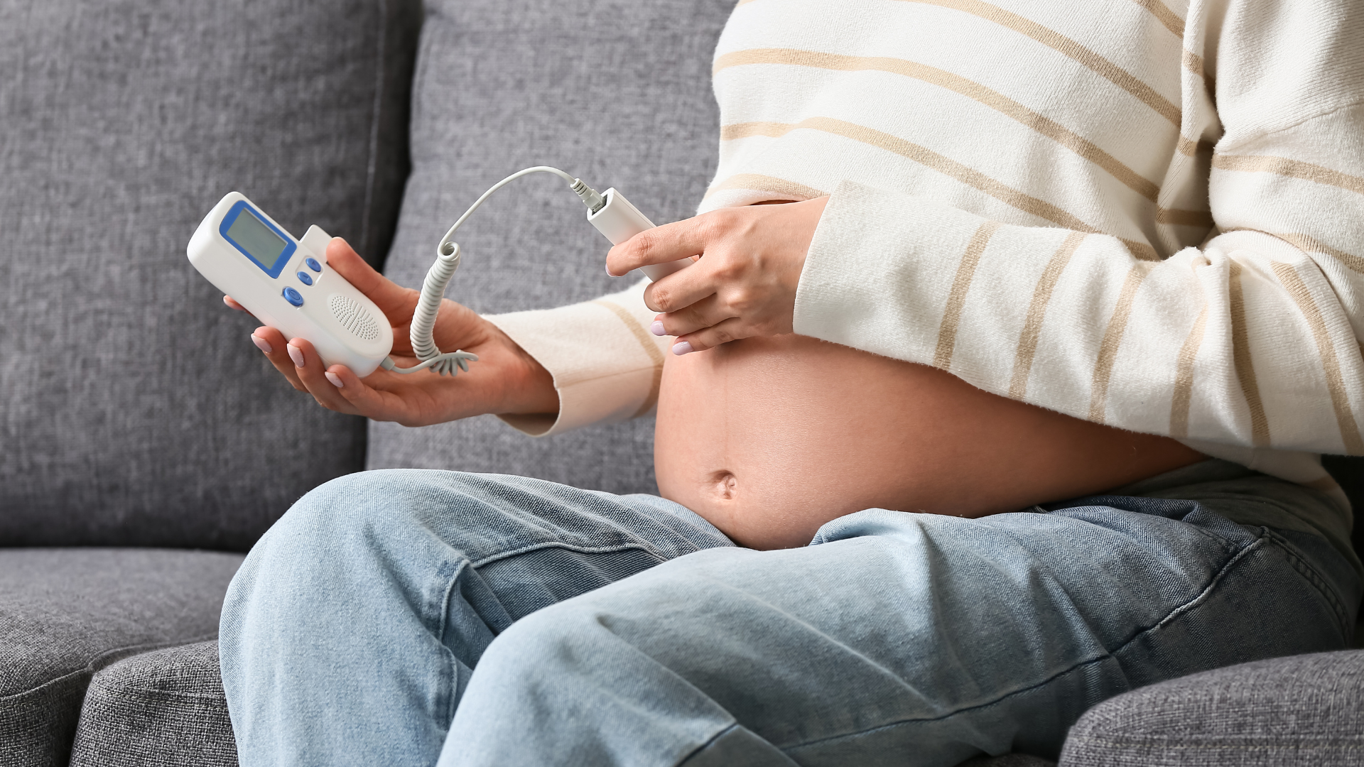 Theo dõi tim thai đều đặn giúp mẹ và gia đình nắm bắt sớm tình trạng sức khỏe của bé