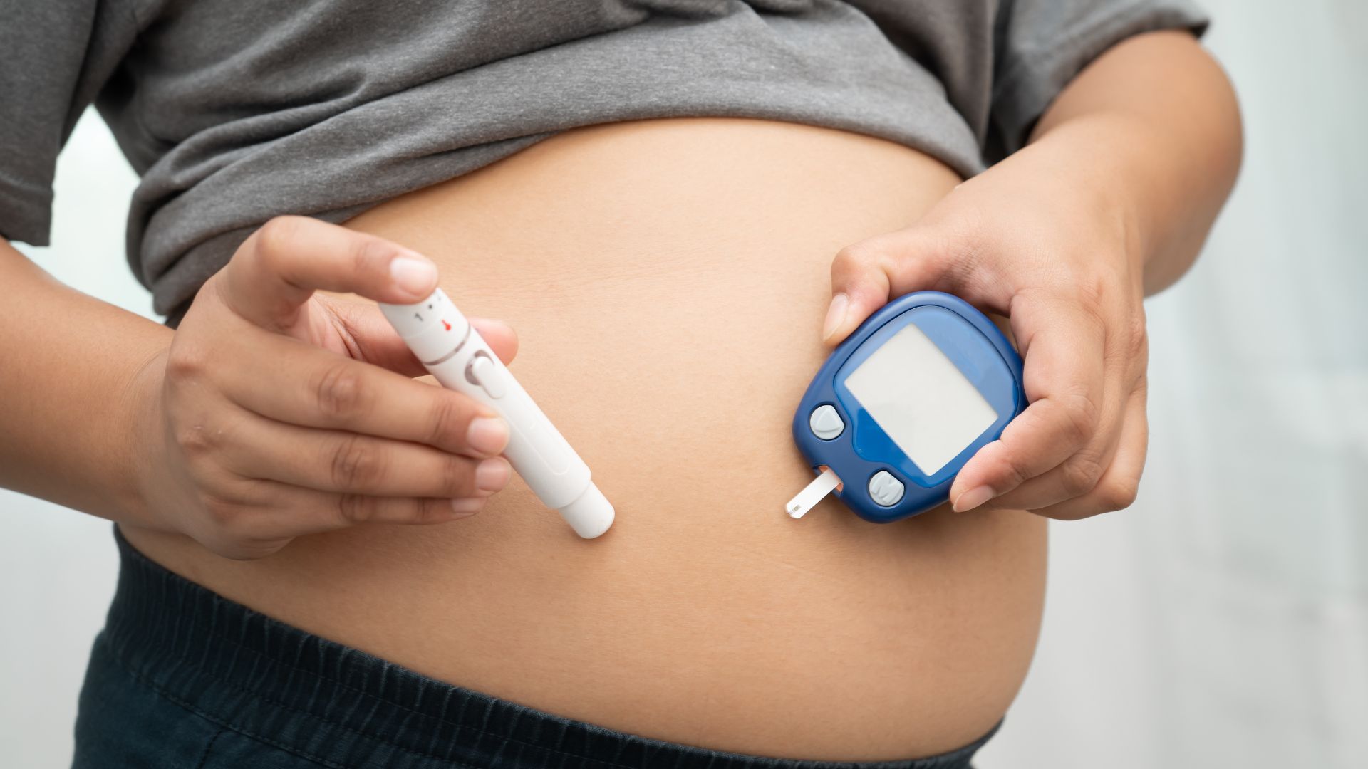 Người bị tiểu đường type 1 và 2 cũng như phụ nữ có thai bị tiểu đường cần phải tiêm insulin nếu có chỉ định từ bác sĩ