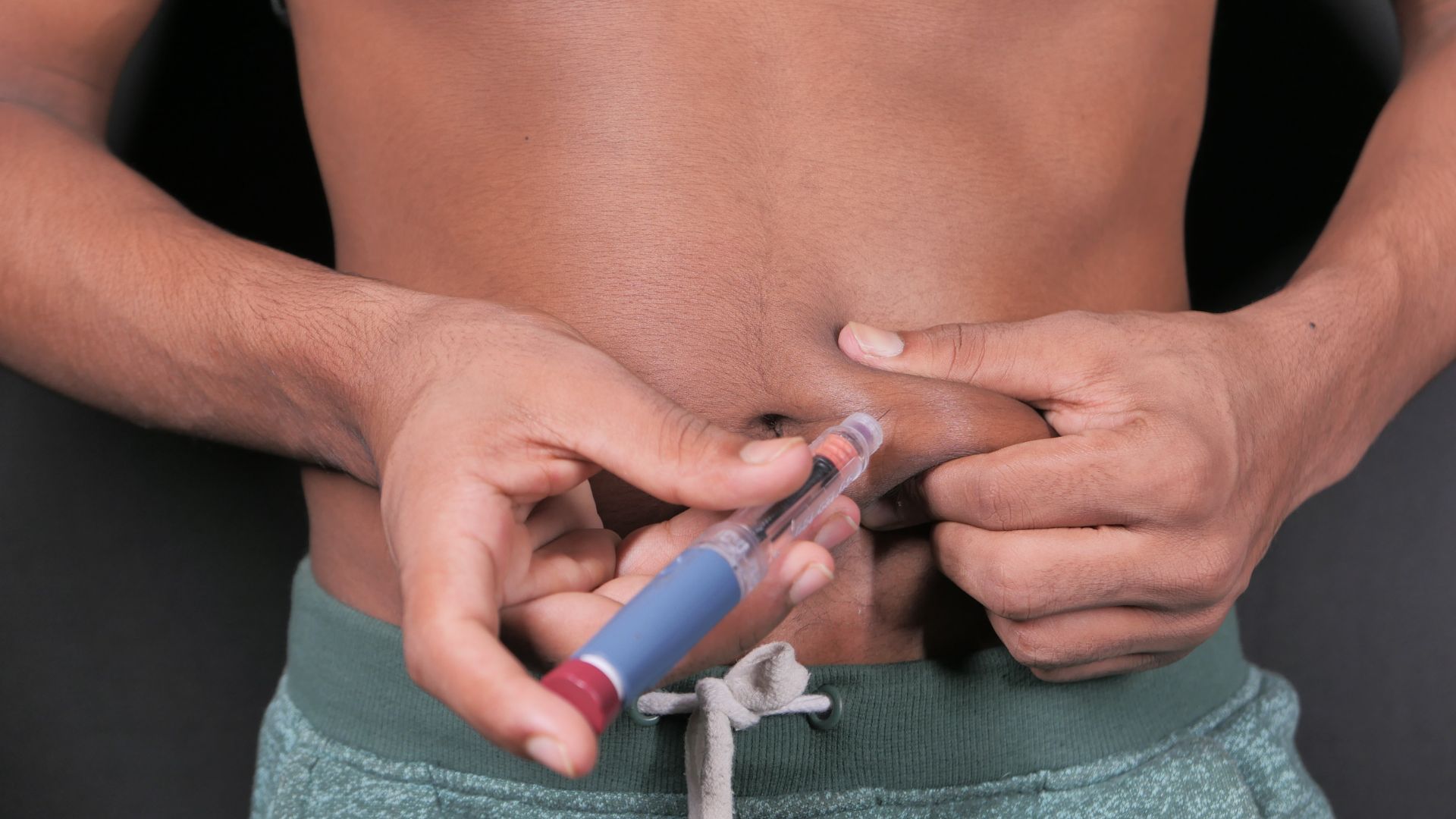 Tiêm insulin đúng kỹ thuật với tốc độ ổn định, không quá nhanh hay quá chậm để hạn chế đau
