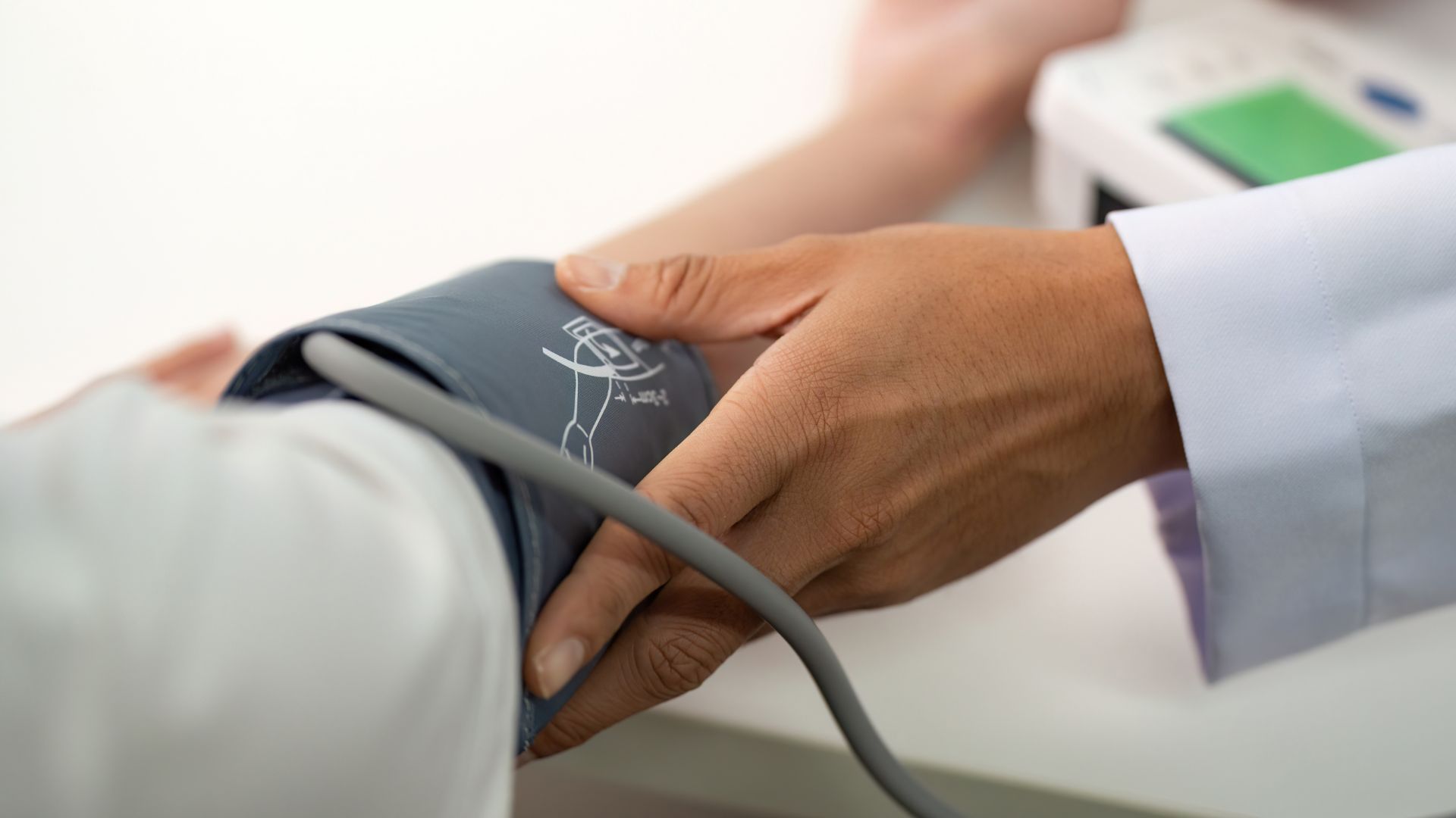 Huyết áp 150/100 có nguy hiểm không