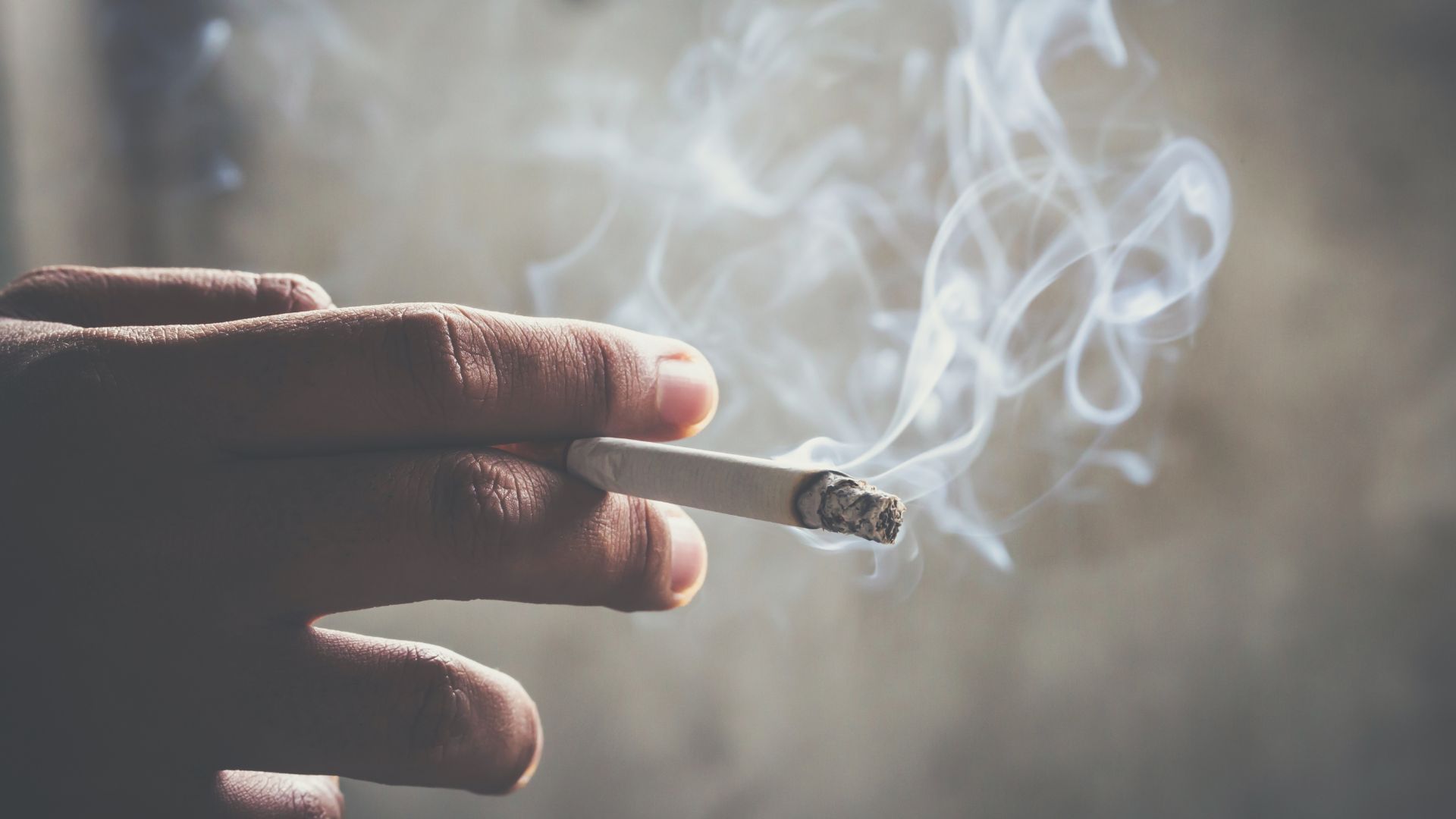 Hút thuốc lá là một nguyên nhân khiến huyết áp tâm trương cao