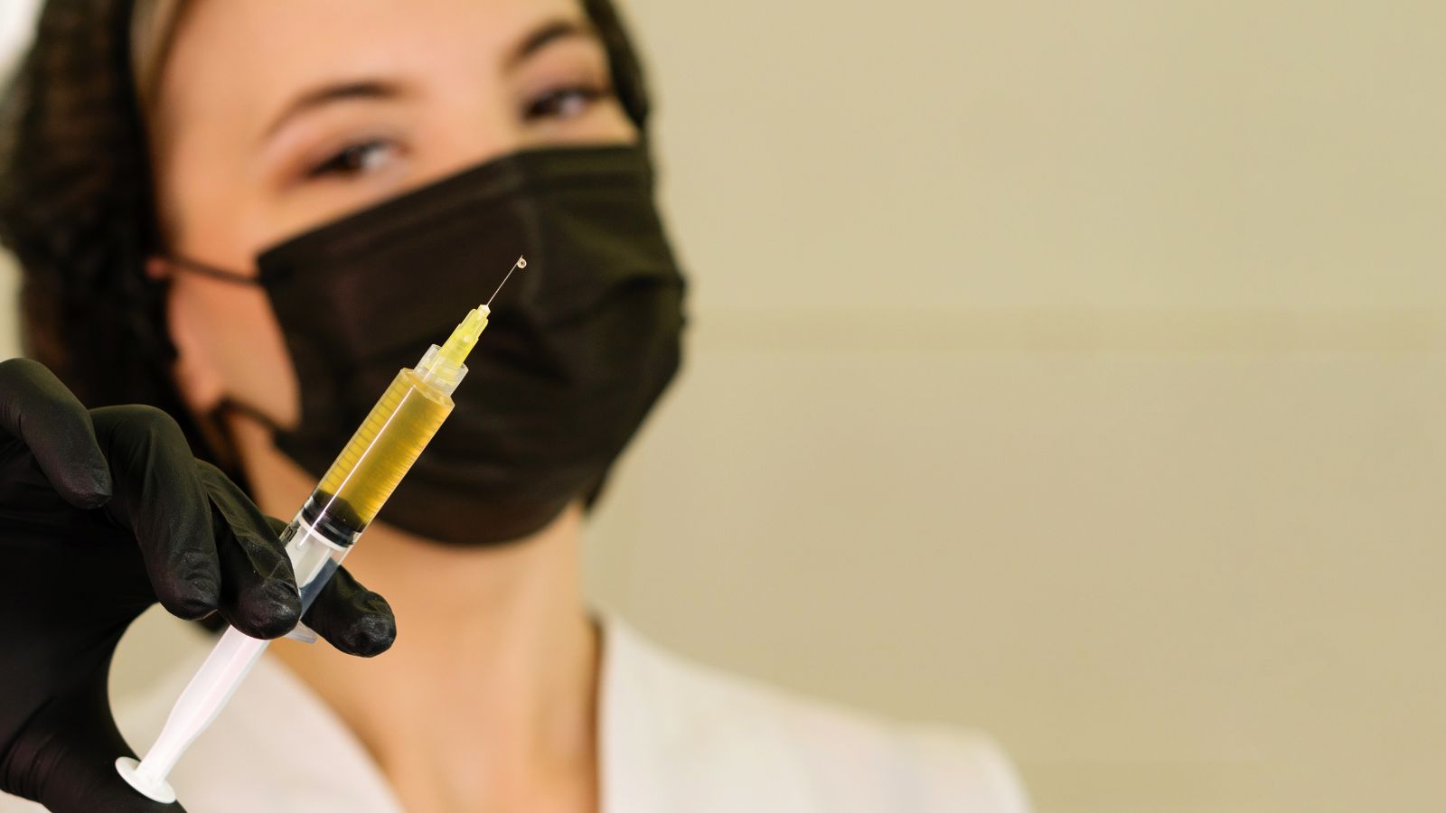 Huyết thanh và huyết tương còn đóng vai trò quan trọng trong điều trị và nghiên cứu y học.