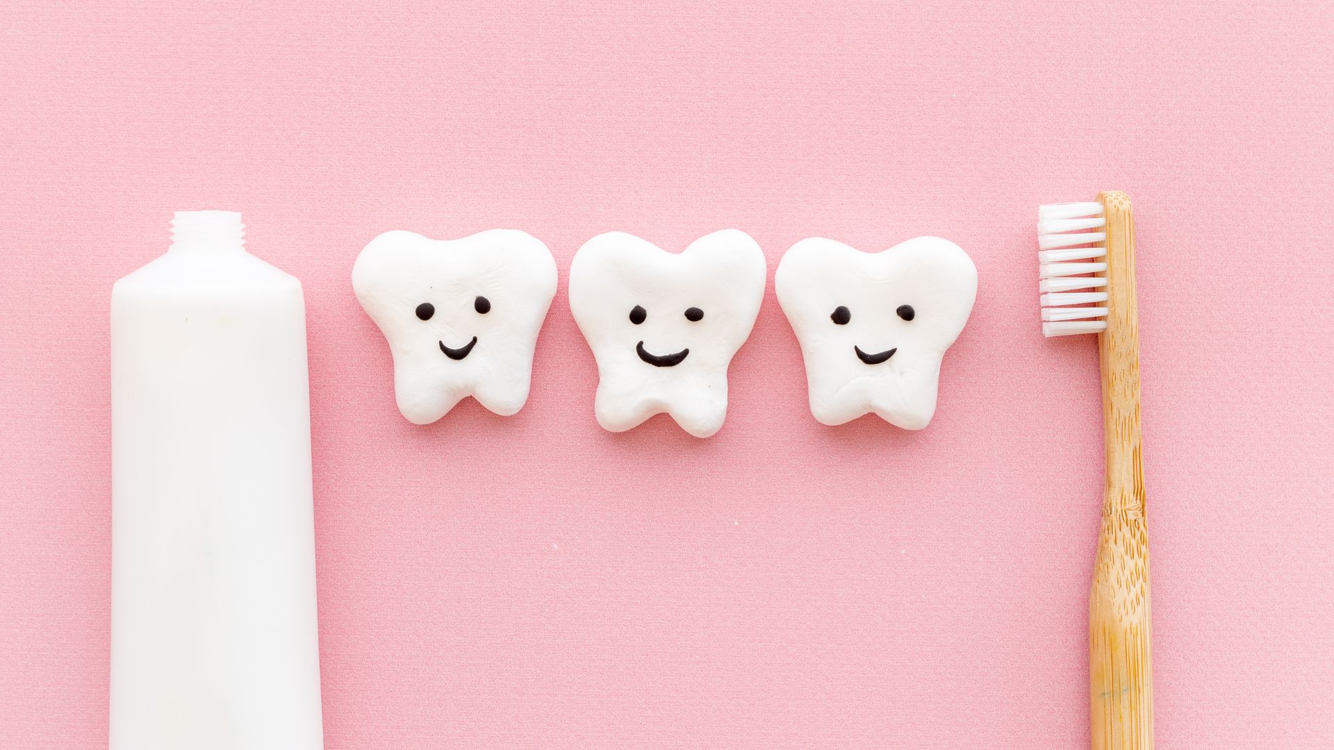 Ăn kẹo mút thường xuyên có thể khiến bạn gặp các vấn đề về sức khỏe răng miệng