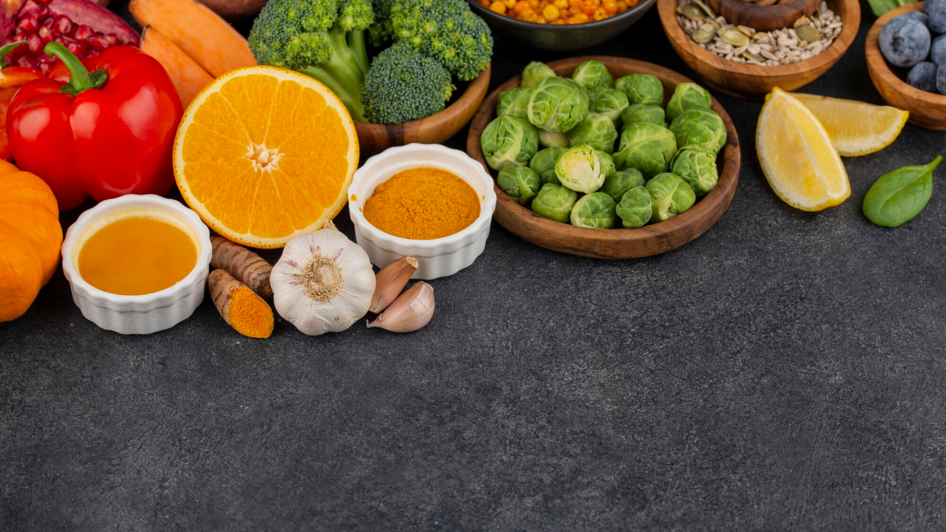 Ăn uống giàu vitamin và tránh tiếp xúc với nhóm nguy cơ cao