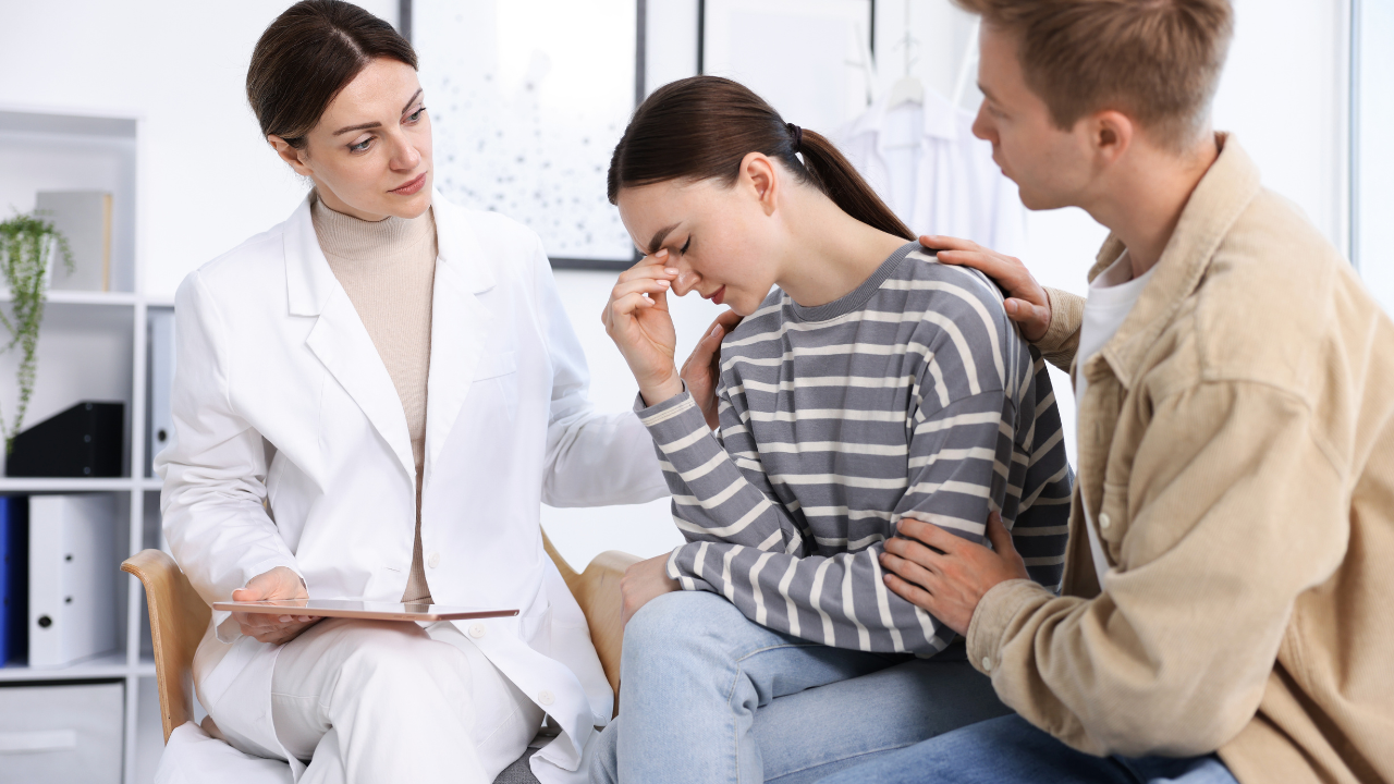 Nếu hai vợ chồng đã chung sống đều đặn trong vòng 1 năm nên chủ động đi khám hiếm muộn càng sớm càng tốt