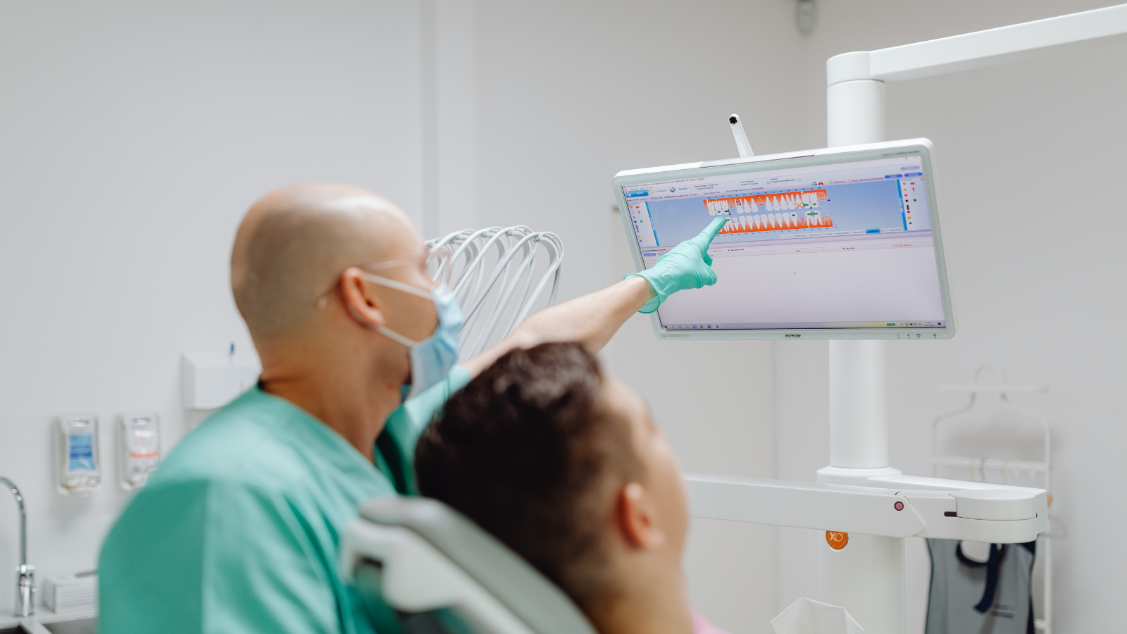 Khám lâm sàng là bước đầu tiên trong quy trình khám tổng quát