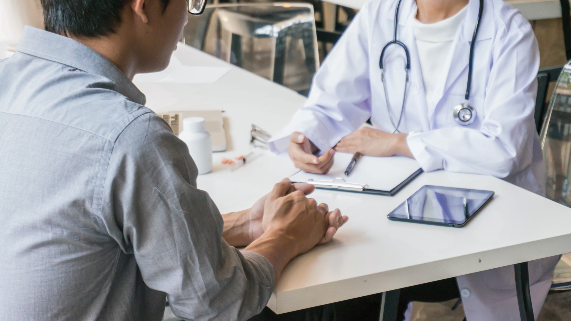 Khi khám nội tiết, bác sĩ thường chỉ định các xét nghiệm liên quan đến các hormone chủ chốt như testosterone, FSH và LH