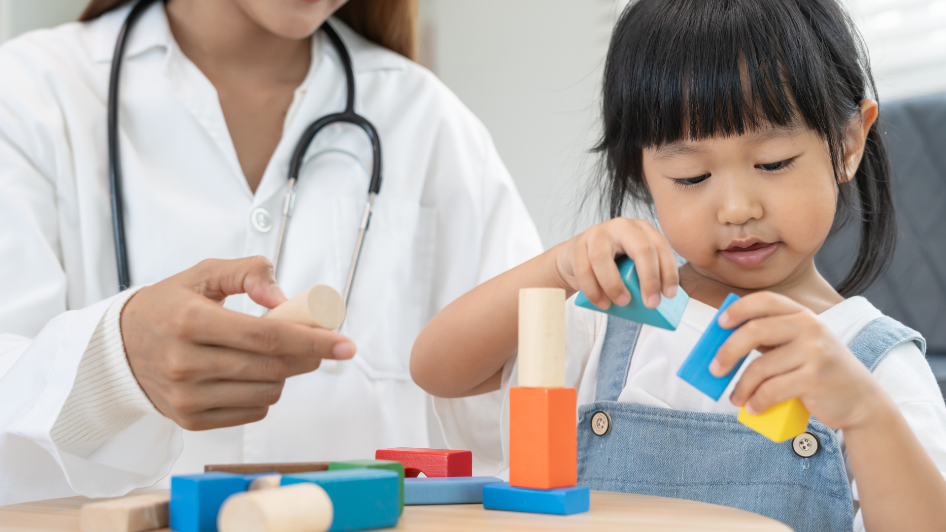 Cơ sở cần có đội ngũ bác sĩ hoặc chuyên gia hiểu rõ về hành vi và sự phát triển của trẻ