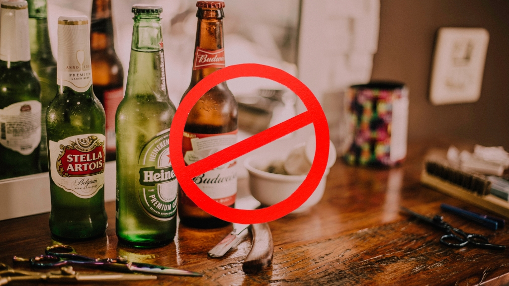 Tránh caffeine, rượu bia hay nước có gas khi bị khàn tiếng