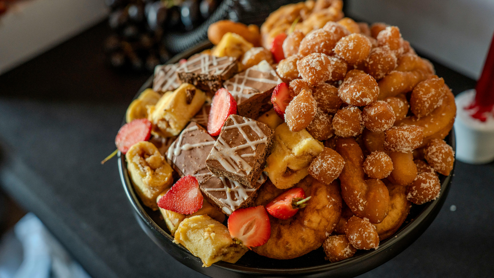 Bé bị bất dung nạp lactose mẹ kiêng gì là thắc mắc của nhiều mẹ