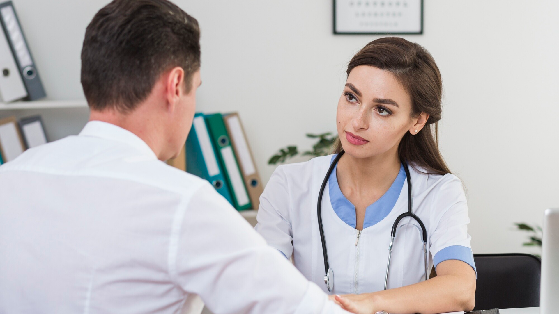 Sau khi hoàn tất thủ thuật, bác sĩ sẽ hẹn lịch tái khám và đưa những hướng dẫn chăm sóc