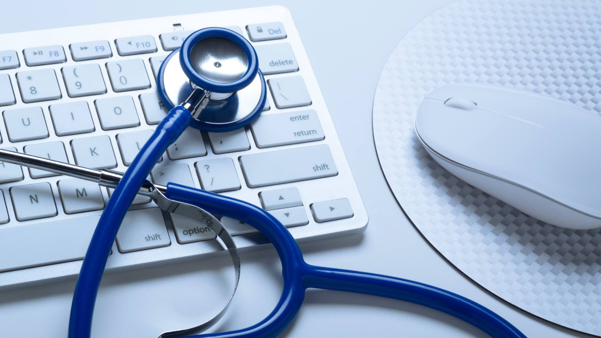 Khi xuất hiện các dấu hiệu nghi ngờ, người bệnh không nên chủ quan mà cần đến cơ sở y tế để được thăm khám và tư vấn kịp thời