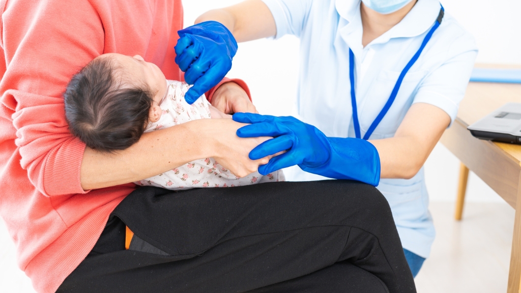 Trả lời cho câu hỏi khi nào trẻ không được tiêm phòng