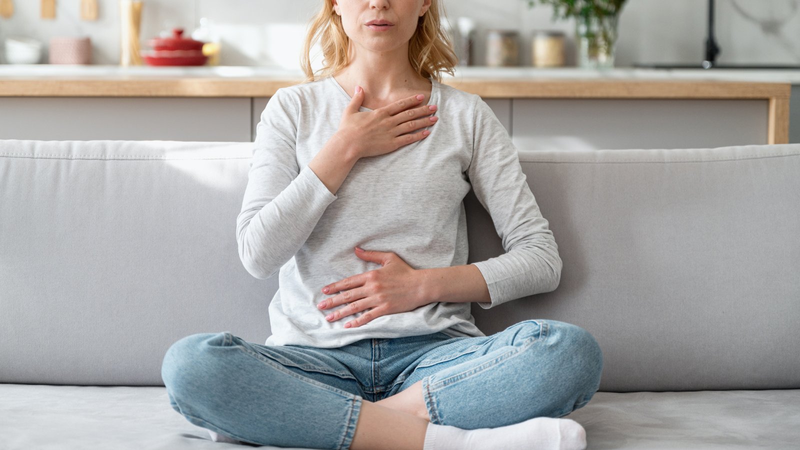 Nên tập các bài tập luyện hít thở và vận động phù hợp