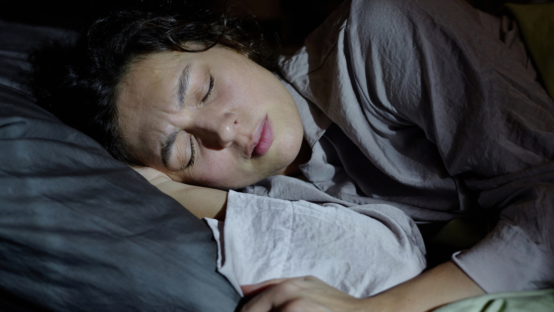 Khó thở khi ngủ lặp lại nhiều lần là dấu hiệu cảnh báo sớm của những vấn đề sức khỏe tiềm ẩn