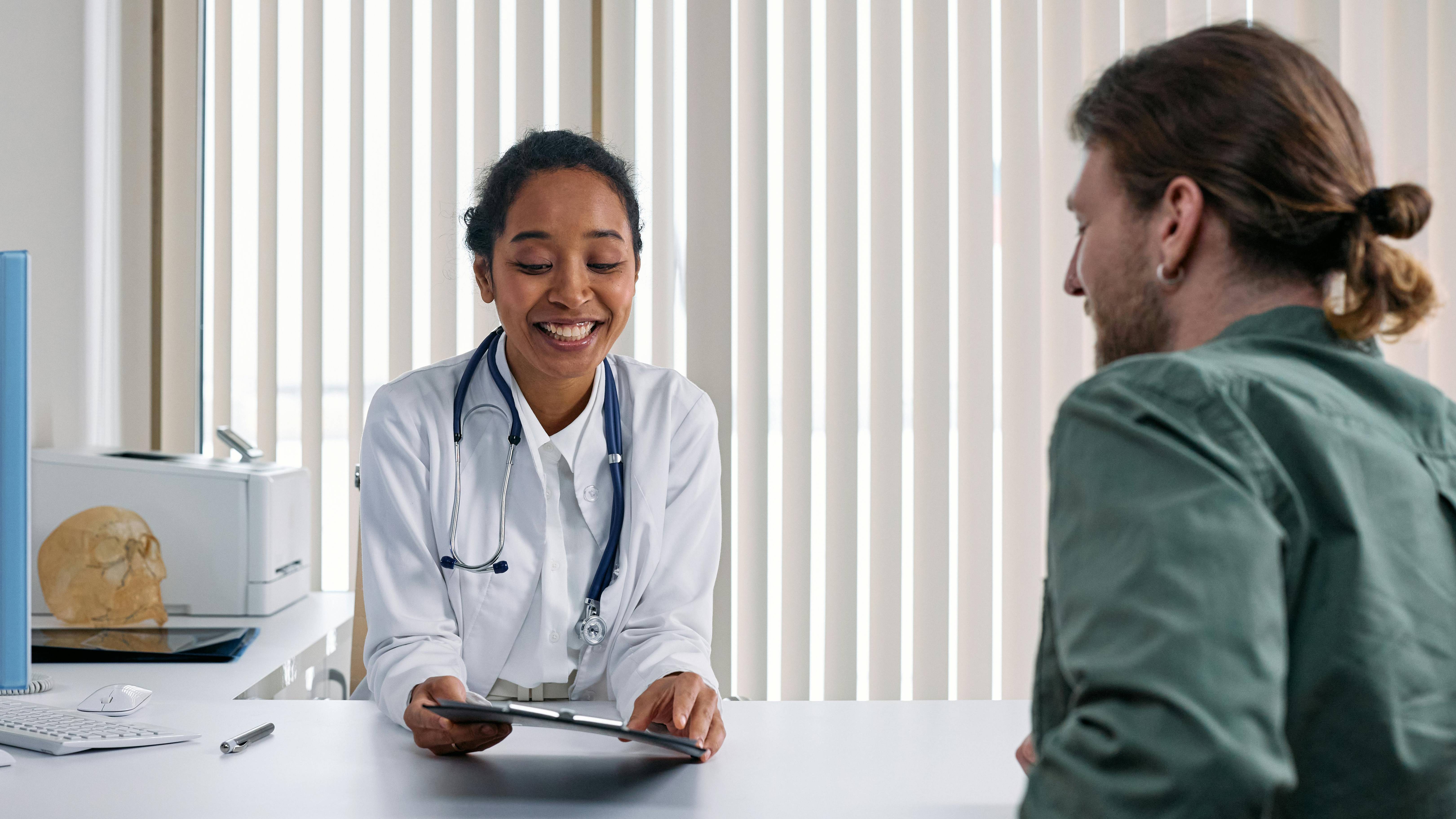 Nam giới nên chủ động đi khám chuyên khoa khi có các dấu hiệu bất thường