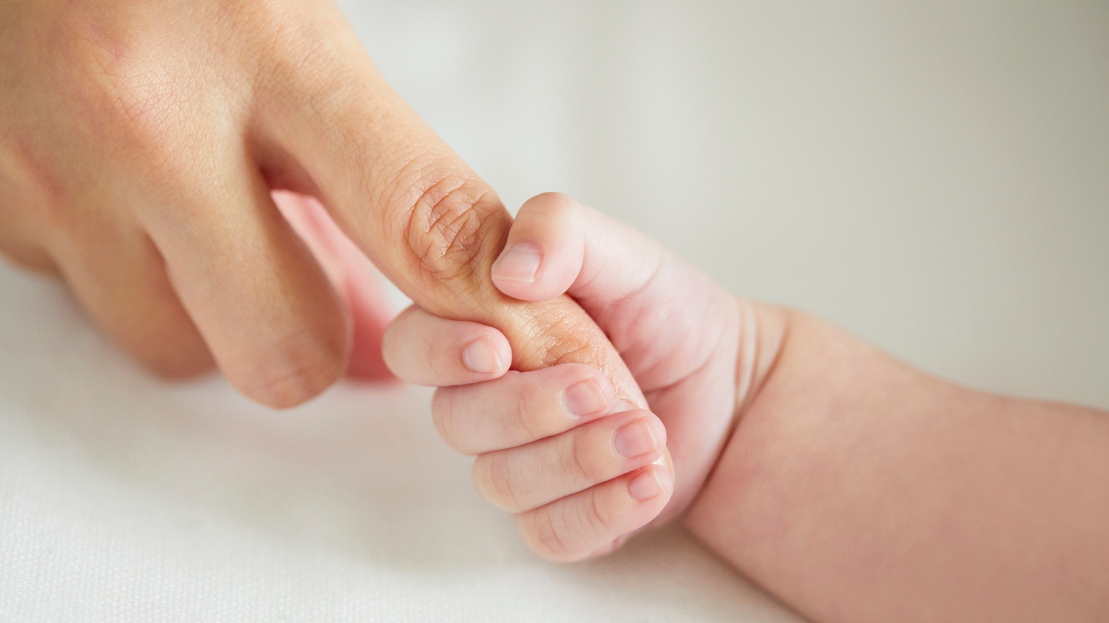 Khuyến khích bé phát triển xúc giác