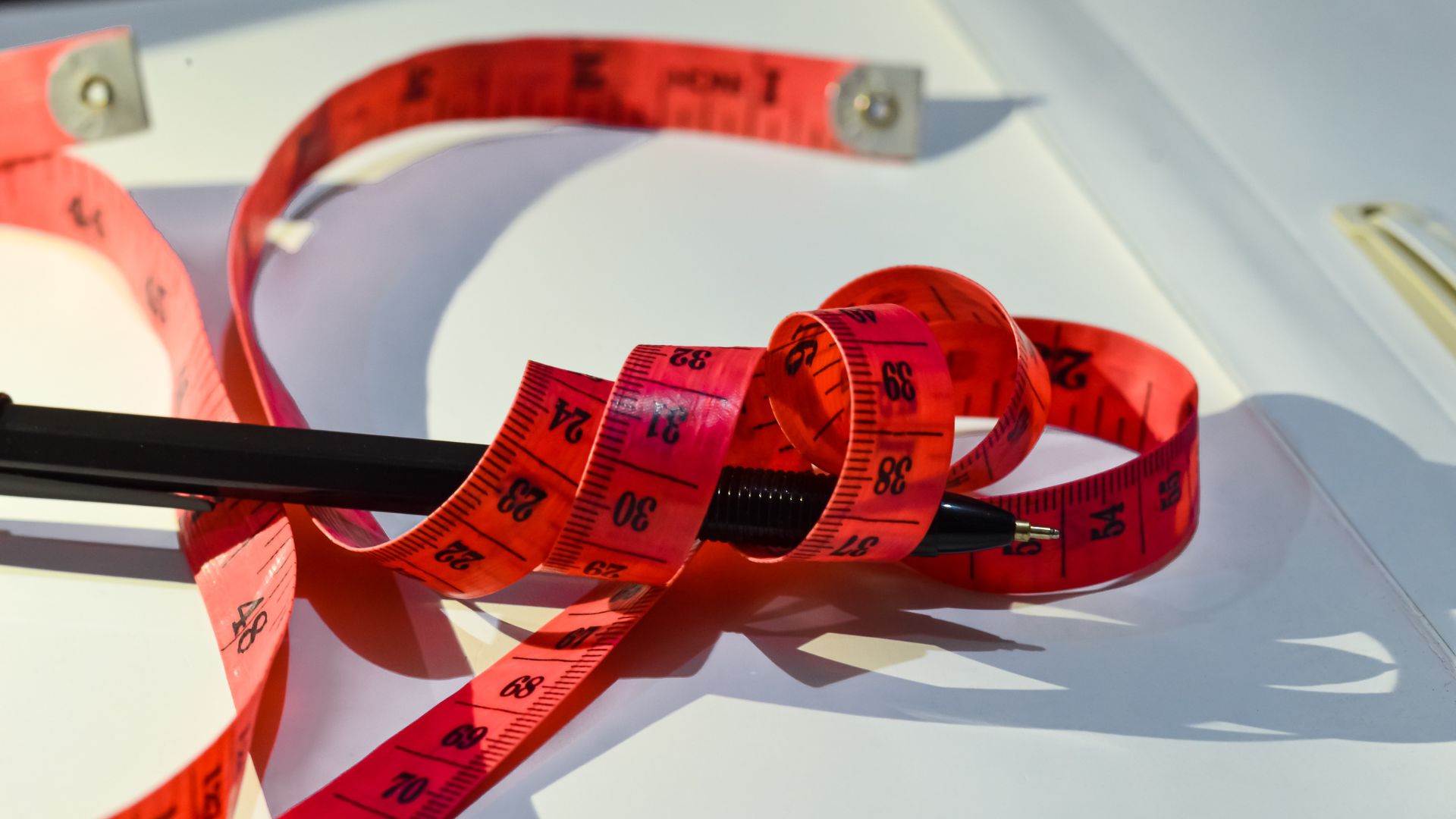 Thước dây mềm là công cụ hữu ích giúp đo kích thước dương vật