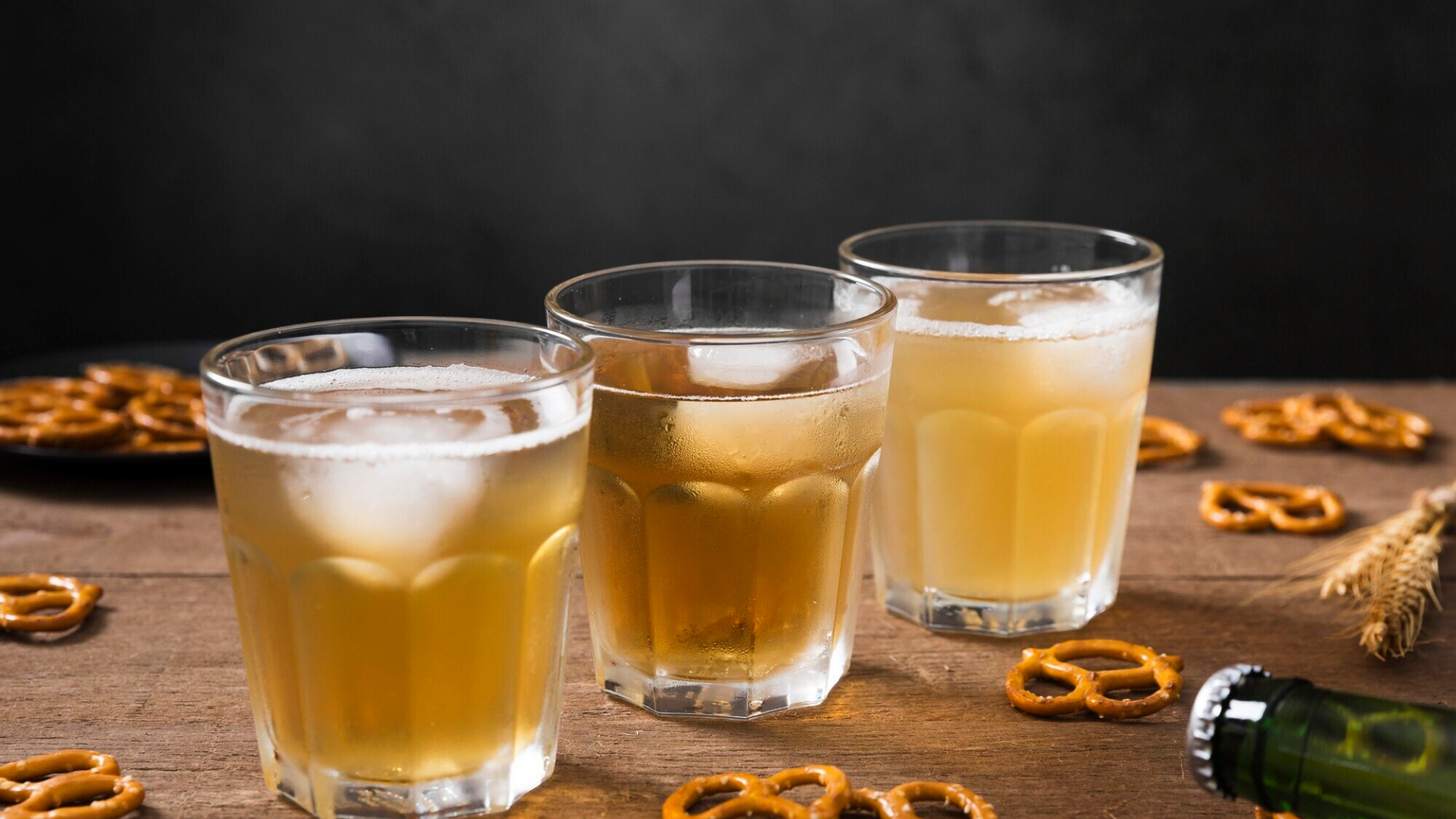 Đồ uống có cồn, cà phê đậm và nước ngọt có gas cần được loại bỏ hoàn toàn trong ít nhất từ 2 đến 4 tuần sau khi nội soi tán sỏi