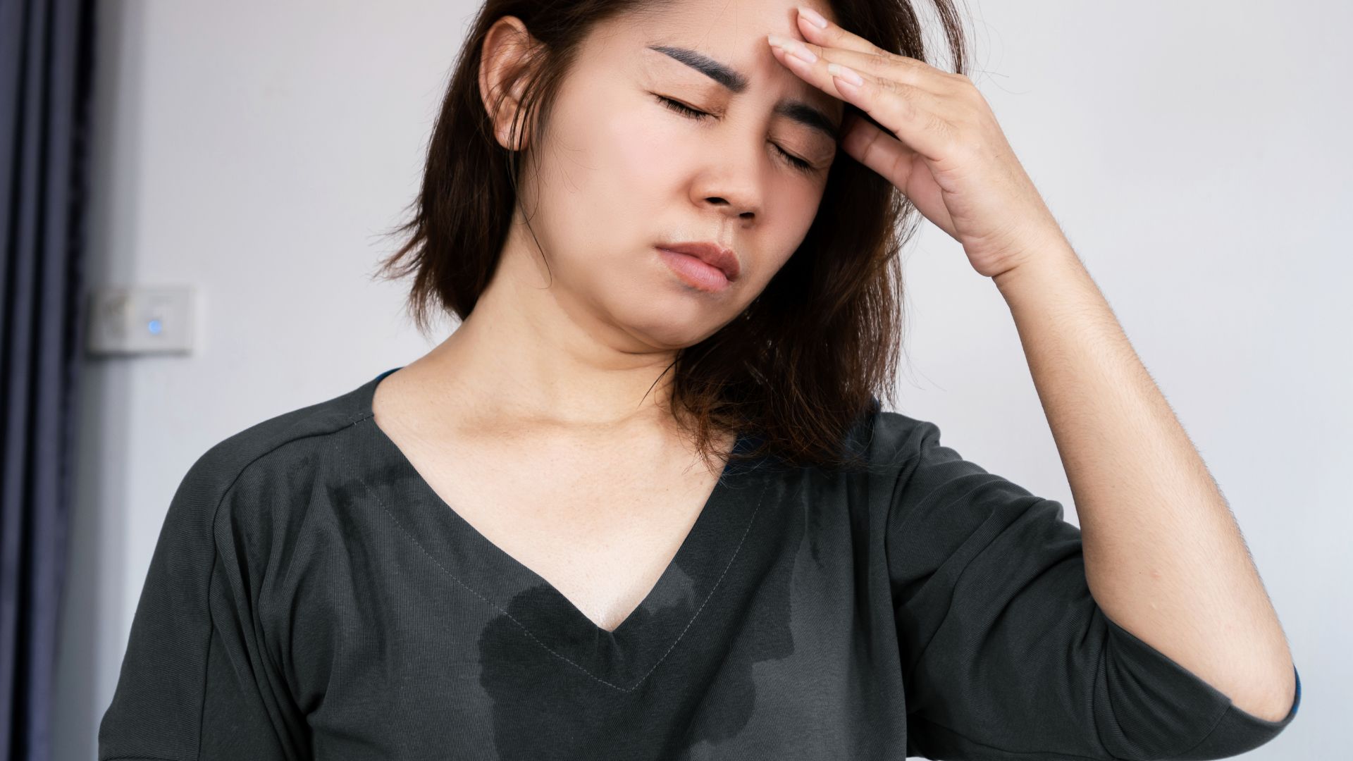 Việc mất máu kéo dài dễ khiến chị em cảm thấy mệt mỏi, chóng mặt