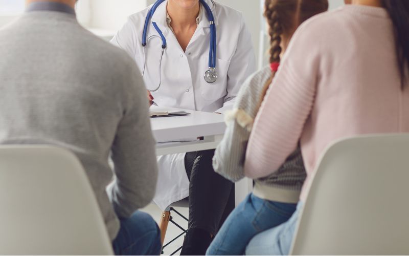 Nên cho trẻ đi khám nếu thấy các dấu hiệu nghi ngờ bất dung nạp lactose