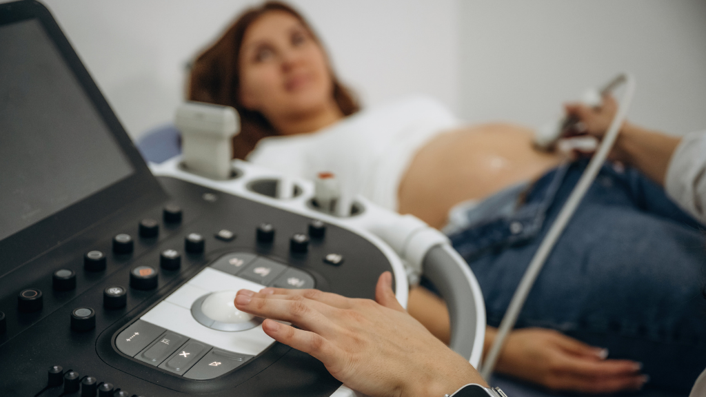 Triple test giúp bổ sung thêm dữ liệu đặc biệt là nguy cơ dị tật ống thần kinh mà double test không đánh giá đầy đủ