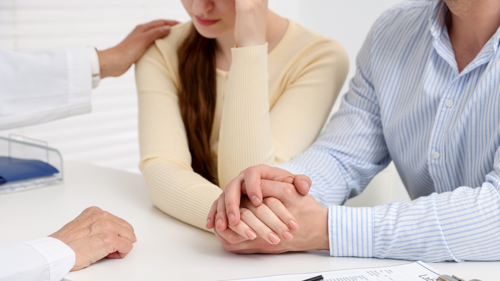 . Tuyệt đối không tự ý dùng thuốc giảm đau nếu chưa có chỉ dẫn cụ thể, vì một số loại thuốc có thể ảnh hưởng đến quá trình làm tổ của phôi