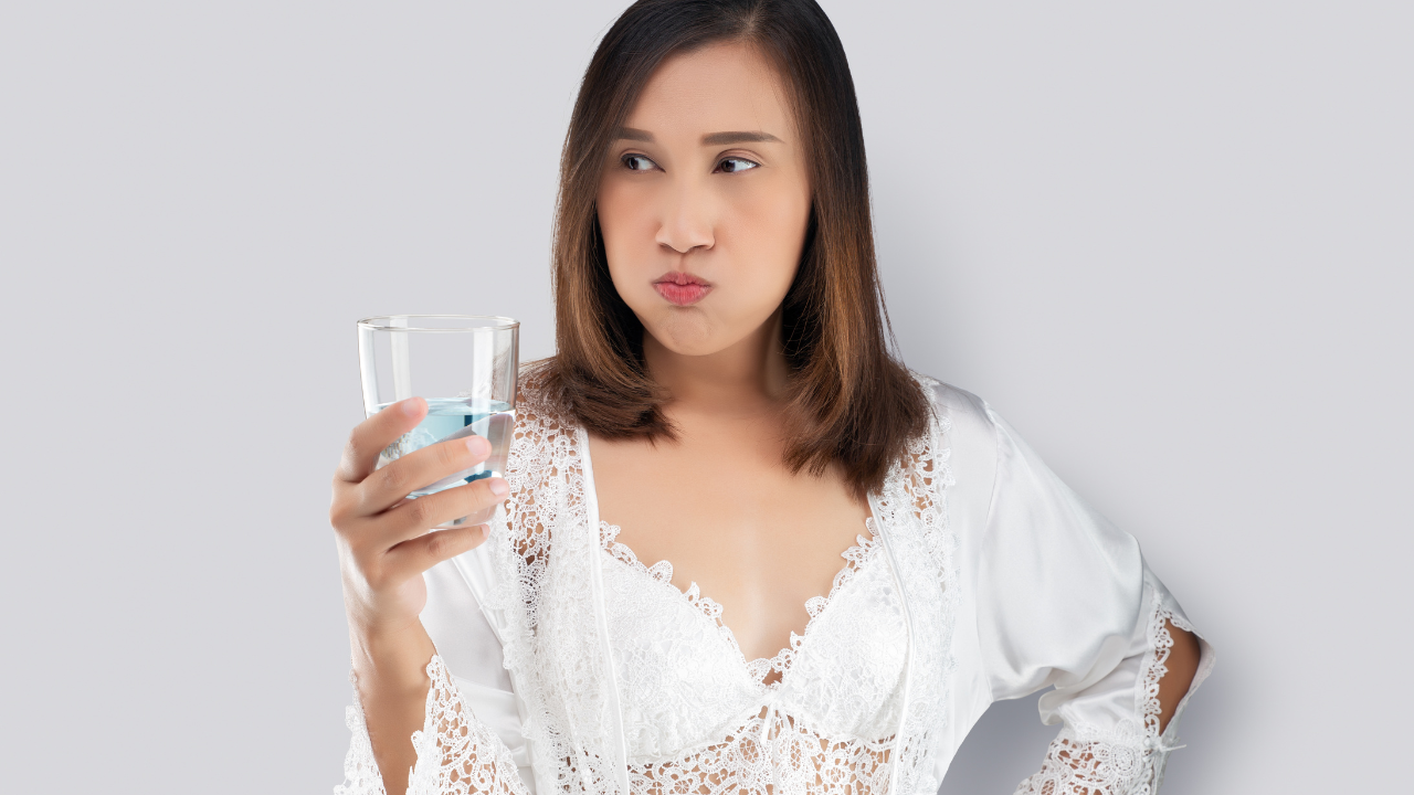 Súc miệng bằng nước muối loãng 2 - 3 lần/ngày