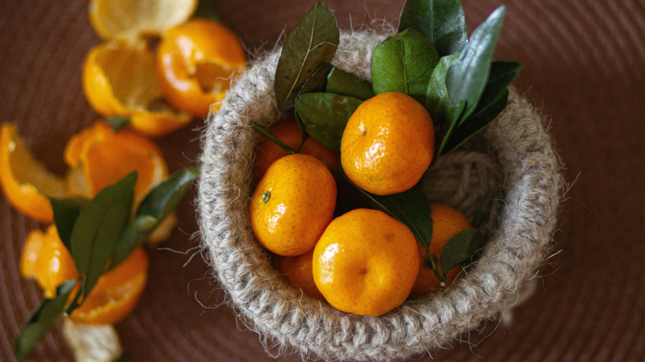 Cam, quýt có vị chua nhẹ giúp kích thích tuyến nước bọt và làm sạch vị đắng trong miệng