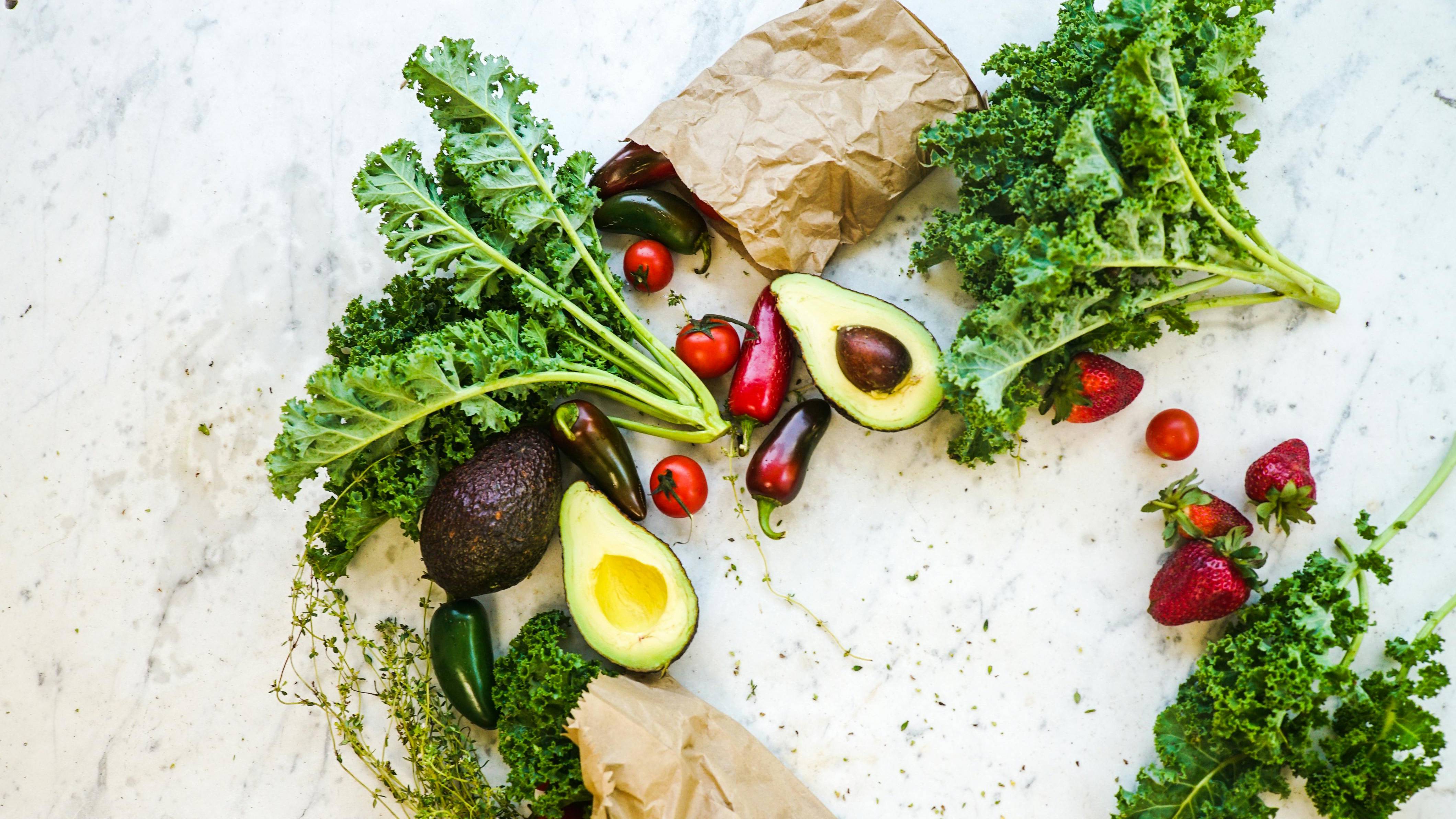 Chế độ ăn giàu rau củ và trái cây có tác dụng giảm tổn thương da do oxy hóa