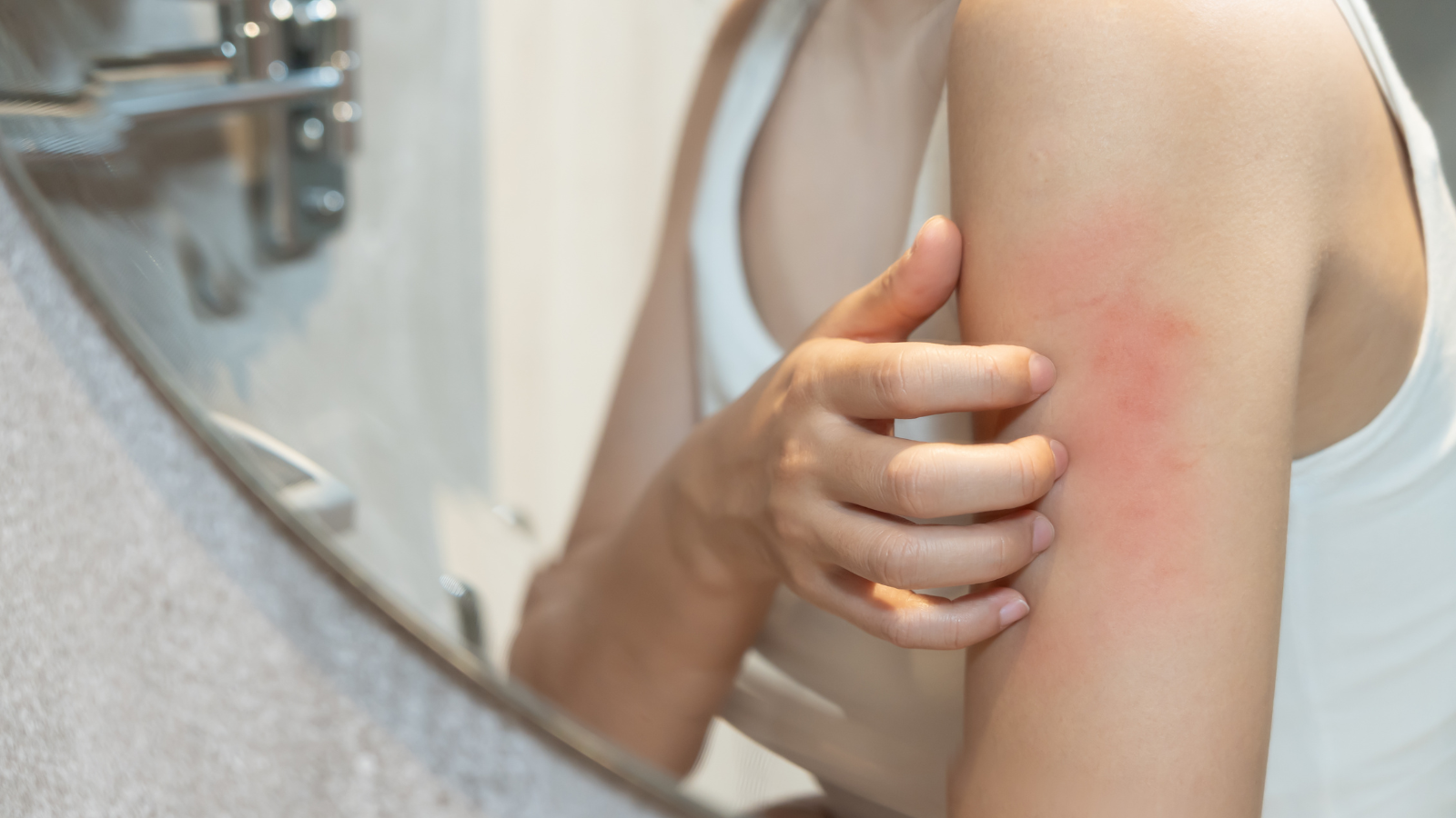 Lập tức ngừng ăn thực phẩm nghi ngờ để hệ miễn dịch không bị quá tải thêm