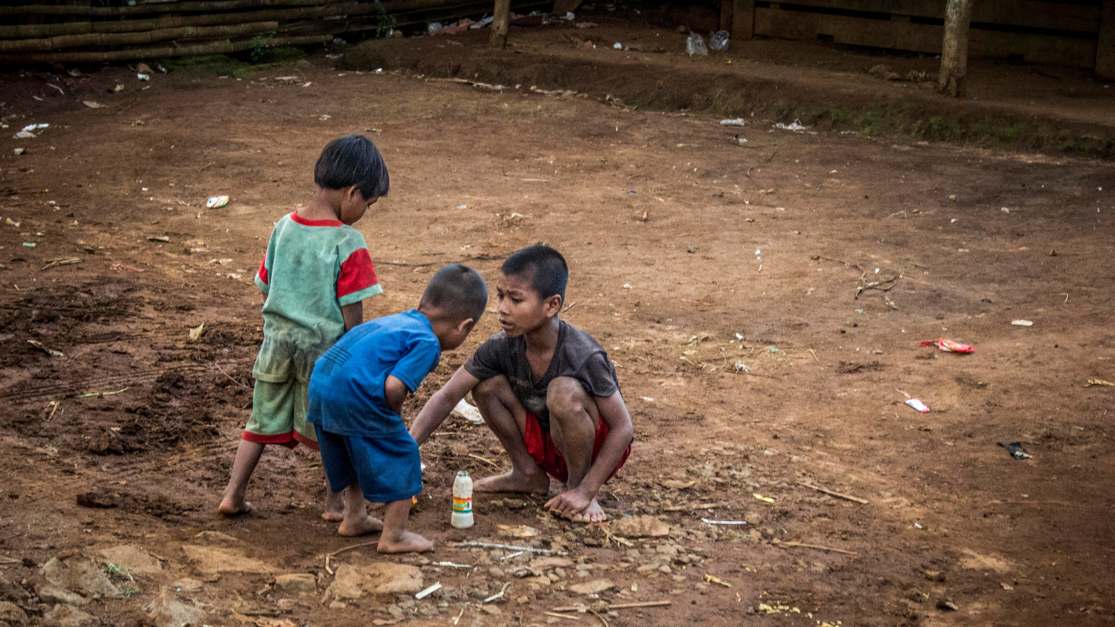 Trẻ em và người thường xuyên tiếp xúc với đất hoặc thú cưng cần tẩy giun định kỳ