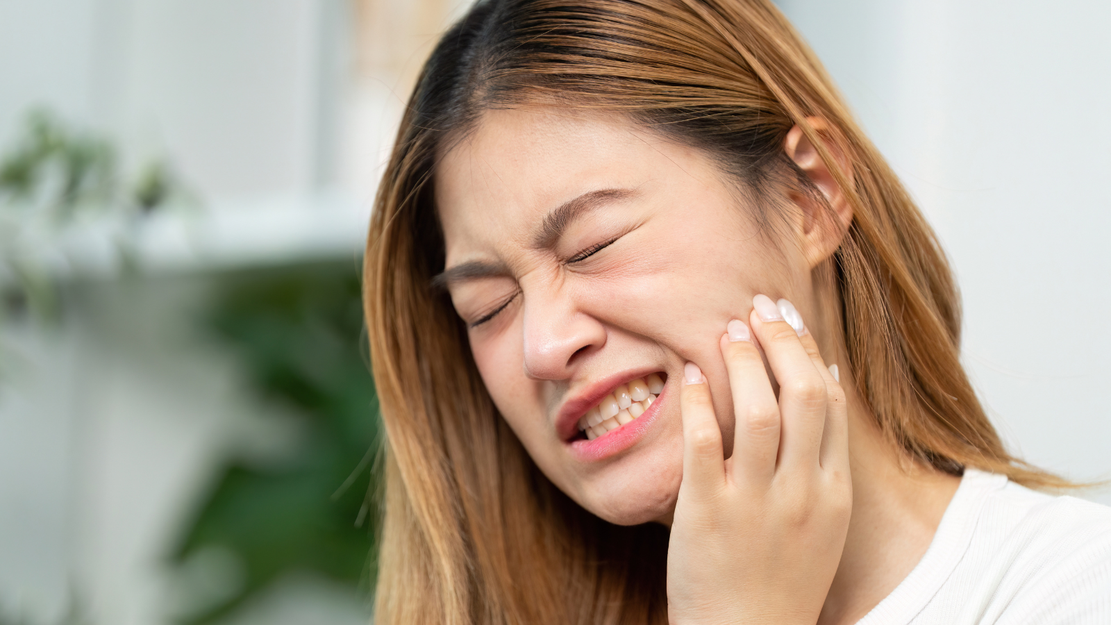 Nếu cơn đau không giảm đi mà ngược lại bùng phát dữ dội, hãy liên hệ ngay với bác sĩ