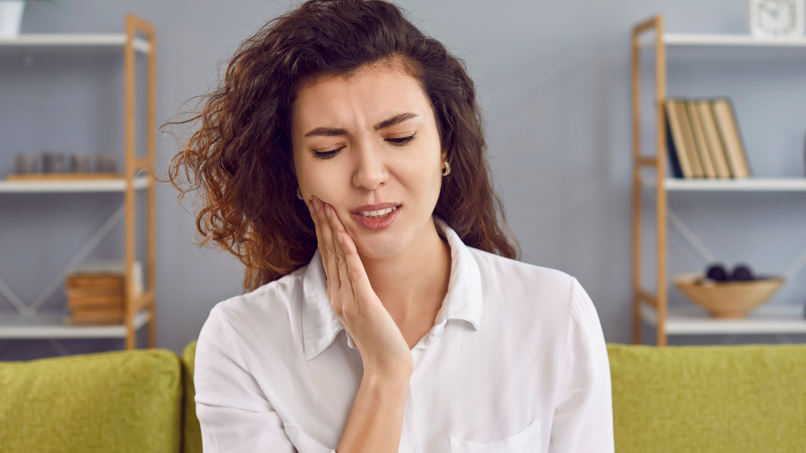 Bạn cảm thấy ê buốt nhói sâu tận óc khi ăn đồ nóng