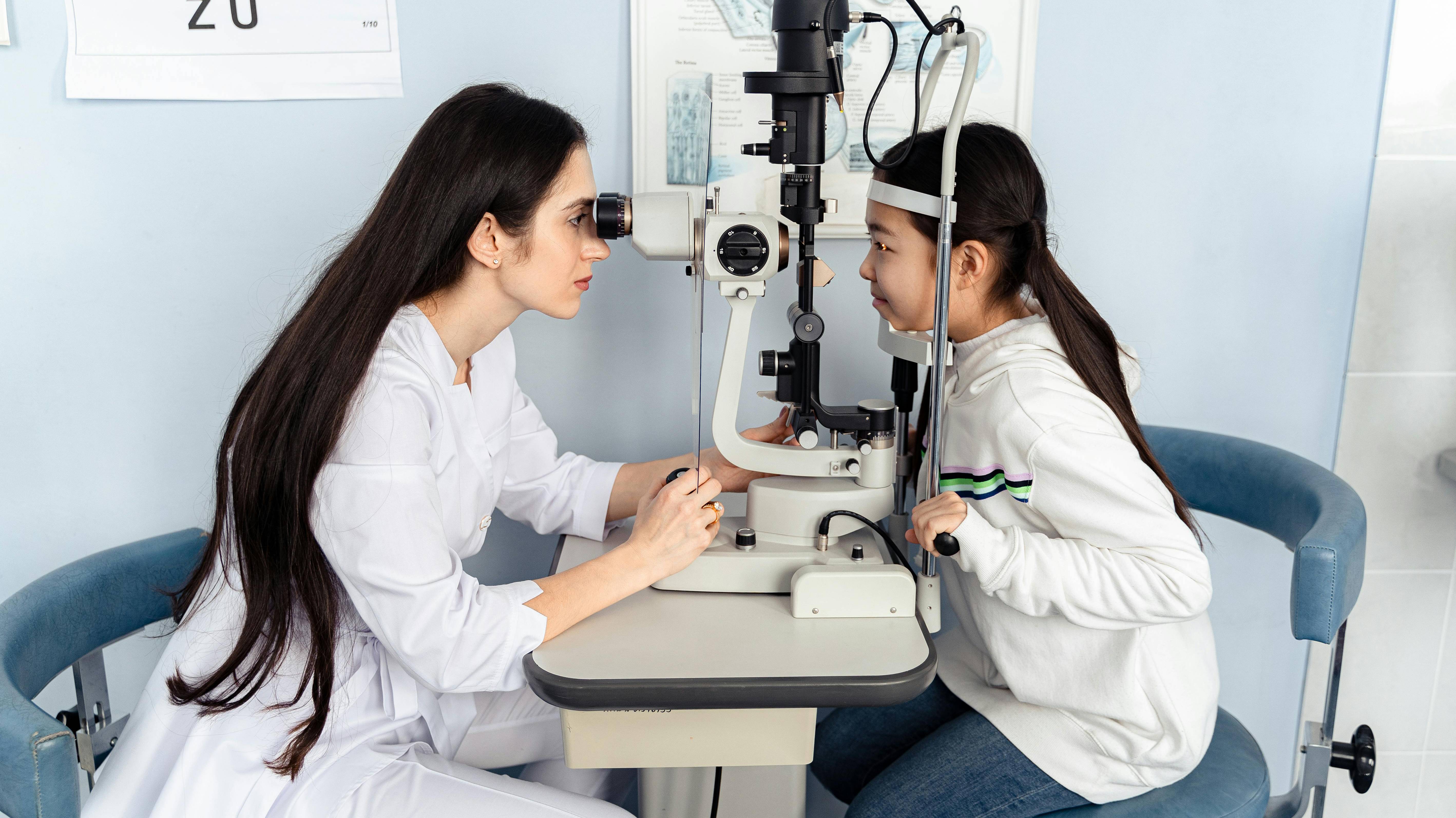 Trước phẫu thuật, người bệnh cần được đánh giá toàn diện chức năng thị giác và mức độ lệch