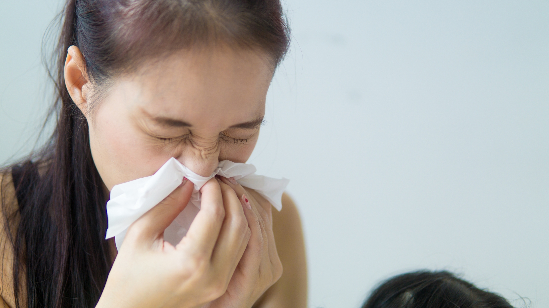 Viêm mũi dị ứng hay viêm xoang kéo dài có thể làm lộ rõ biến dạng sẵn có