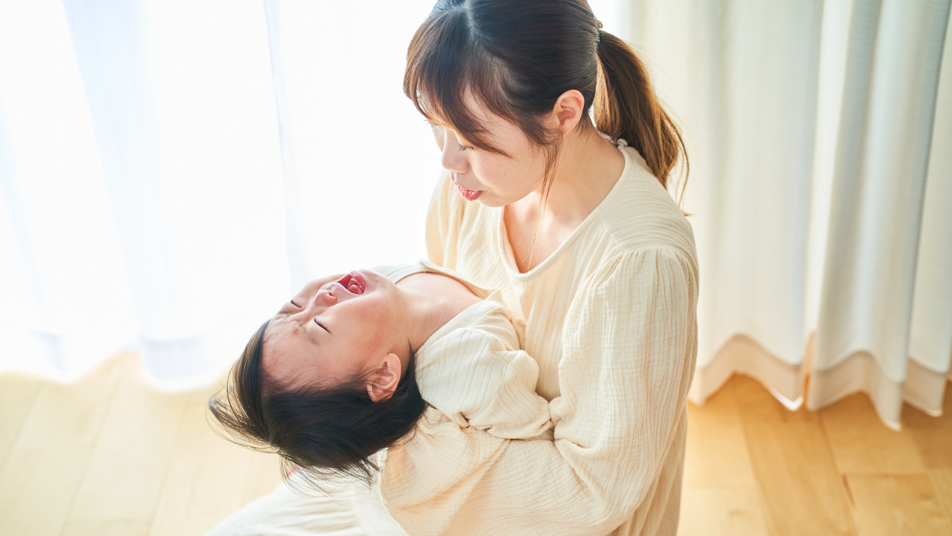 Việc ép bé tuân theo lịch trình một cách máy móc có thể khiến trẻ khó chịu, căng thẳng