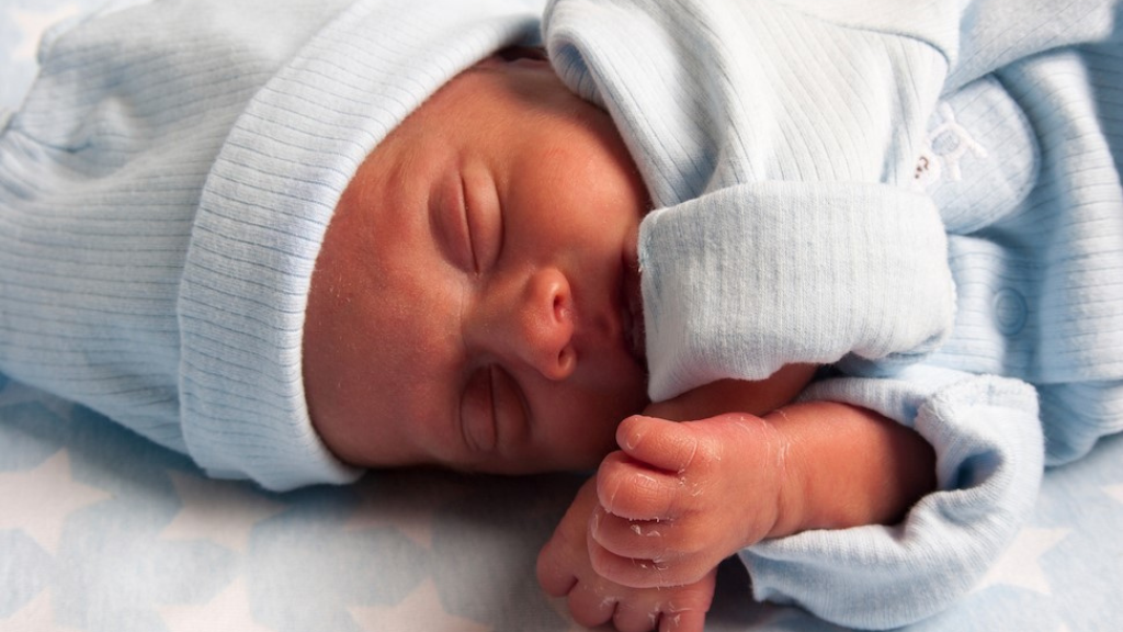 lich-tiem-chung-cho-tre-sinh-non-bo-me-can-biet 2.png