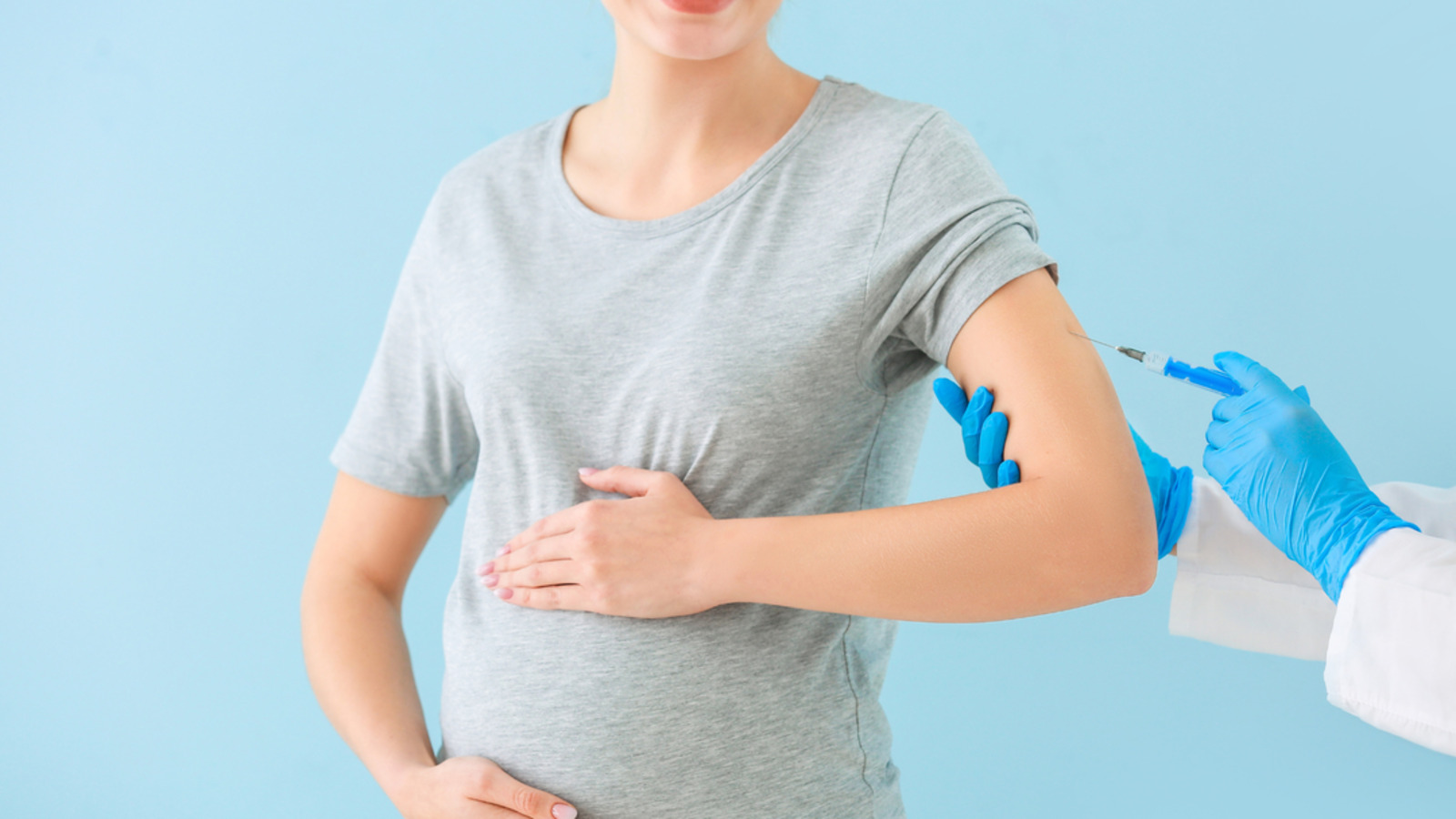 Tiêm vắc xin cúm cho mẹ bầu giúp bảo vệ sức khỏe của cả mẹ và thai nhi