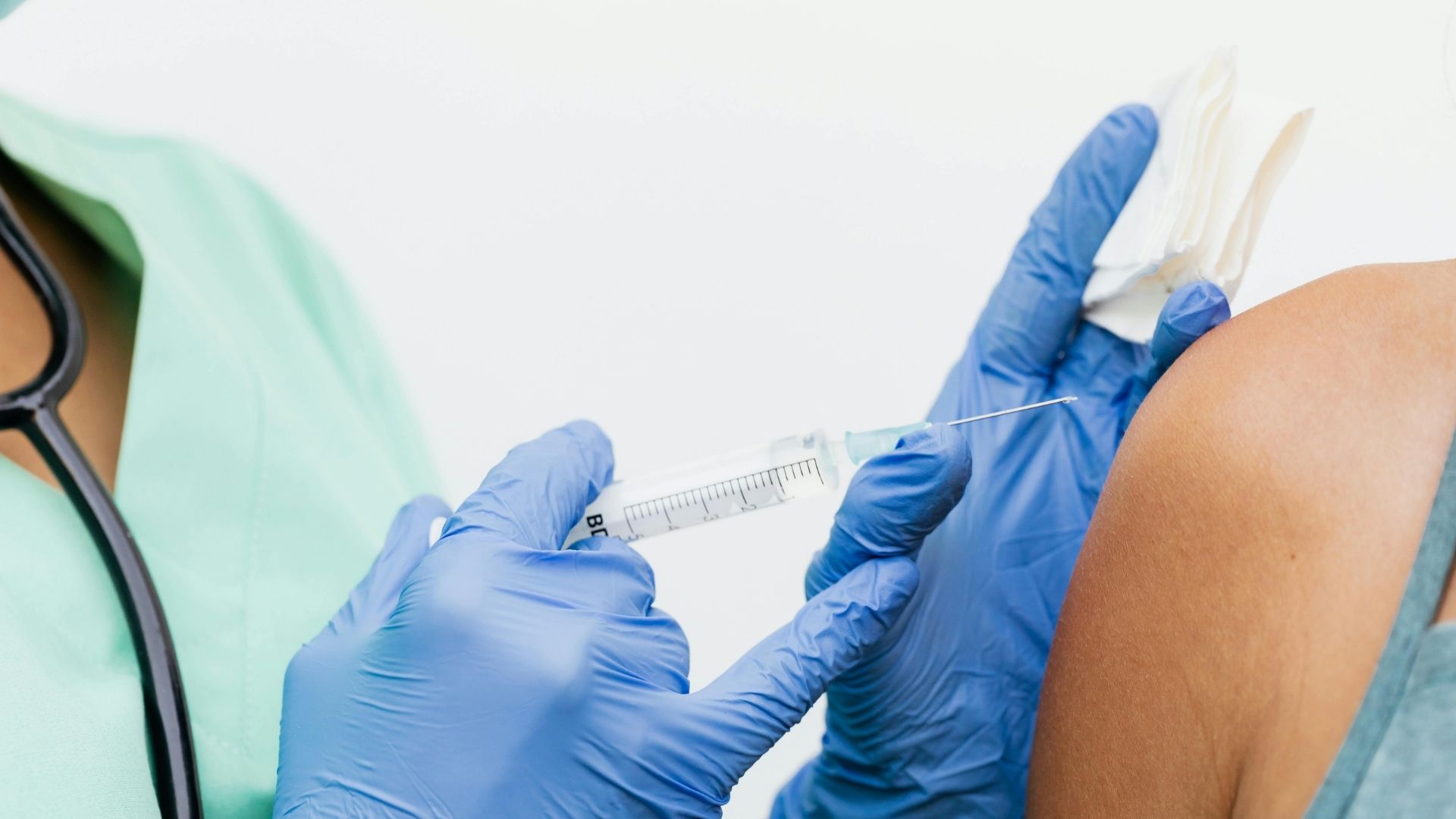 Tiêm phòng đầy đủ giúp hạn chế nhiều bệnh lý nguy hiểm